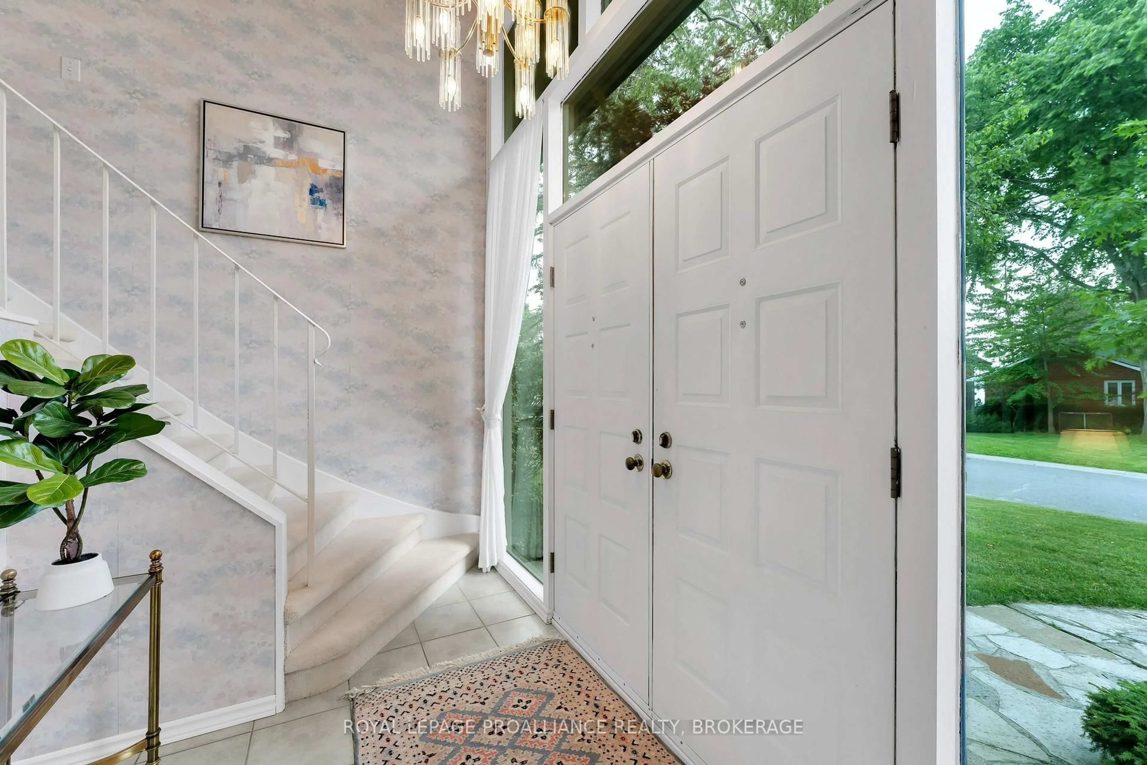 Indoor entryway for 227 Alwington Pl, Kingston Ontario K7L 4P9