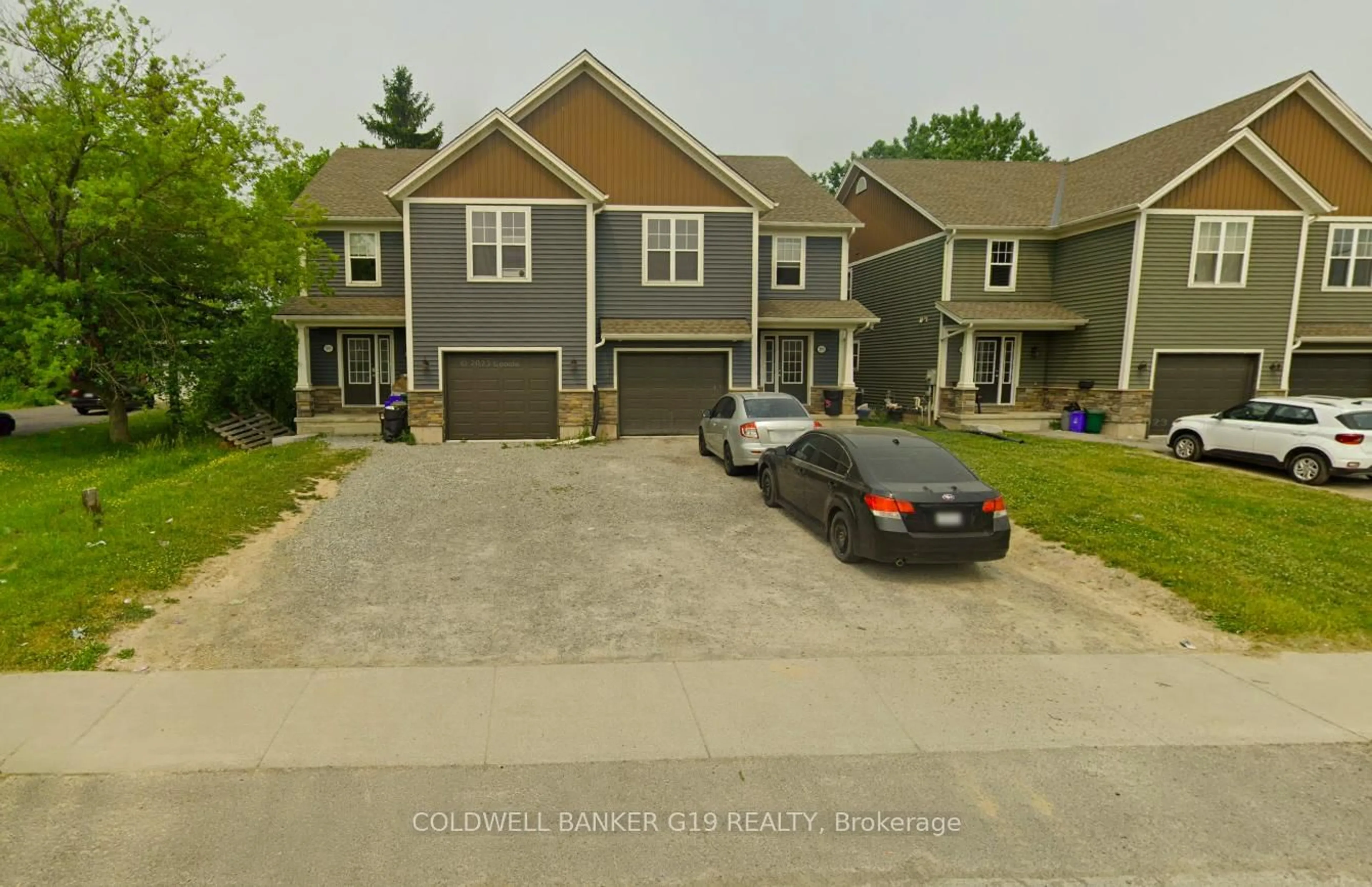 A pic from outside/outdoor area/front of a property/back of a property/a pic from drone, street for 595 First Ave, Welland Ontario L3C 6Z8