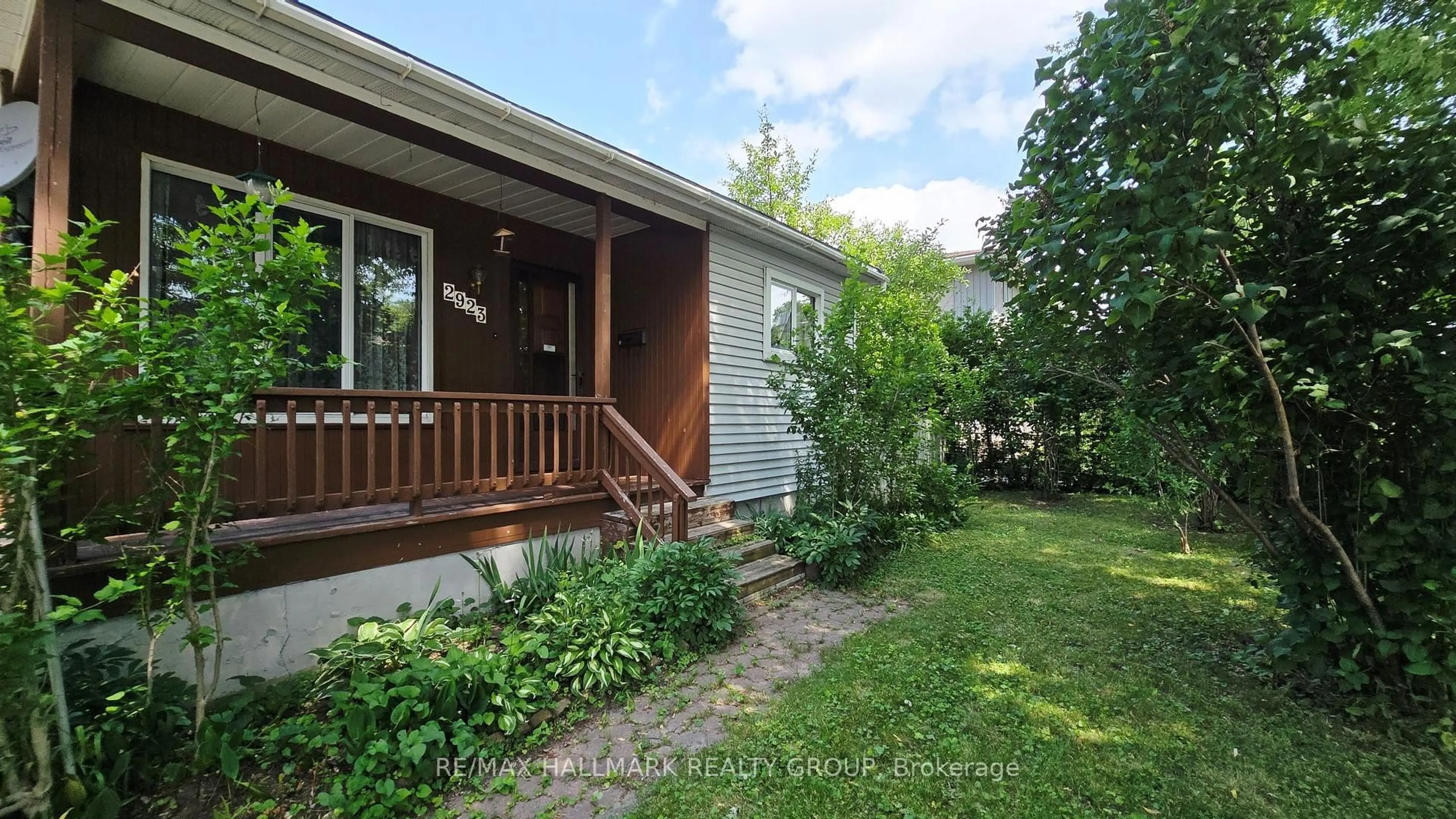 Unknown for 2923 Ahearn Ave, Ottawa Ontario K2B 7A1