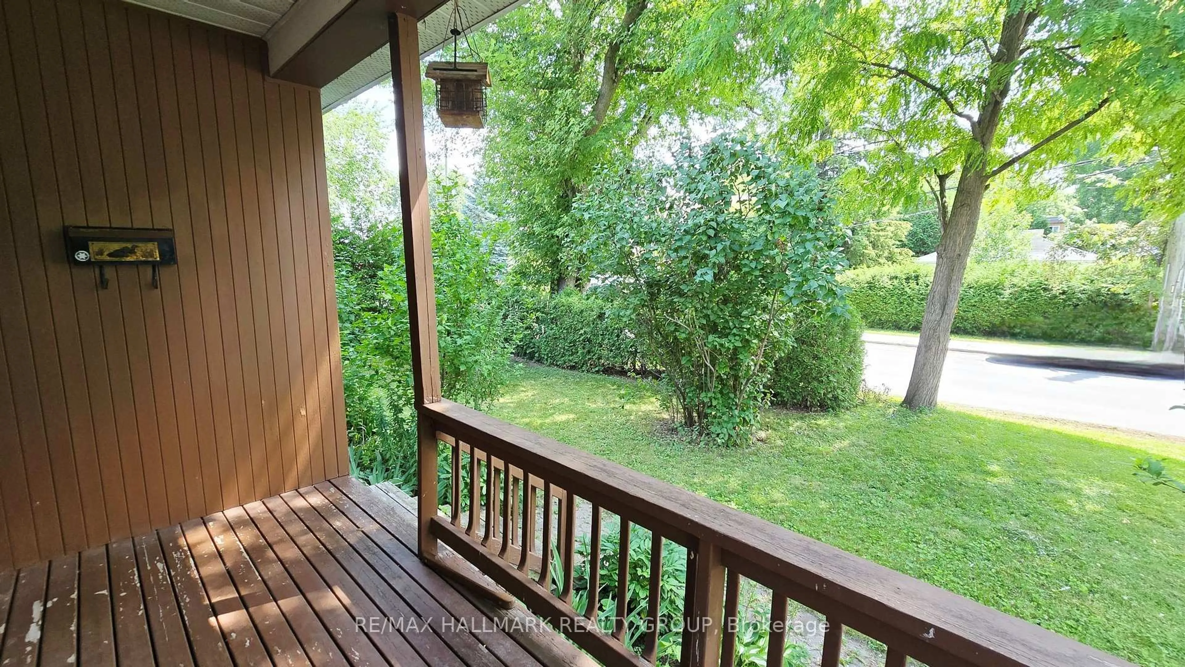 Unknown for 2923 Ahearn Ave, Ottawa Ontario K2B 7A1