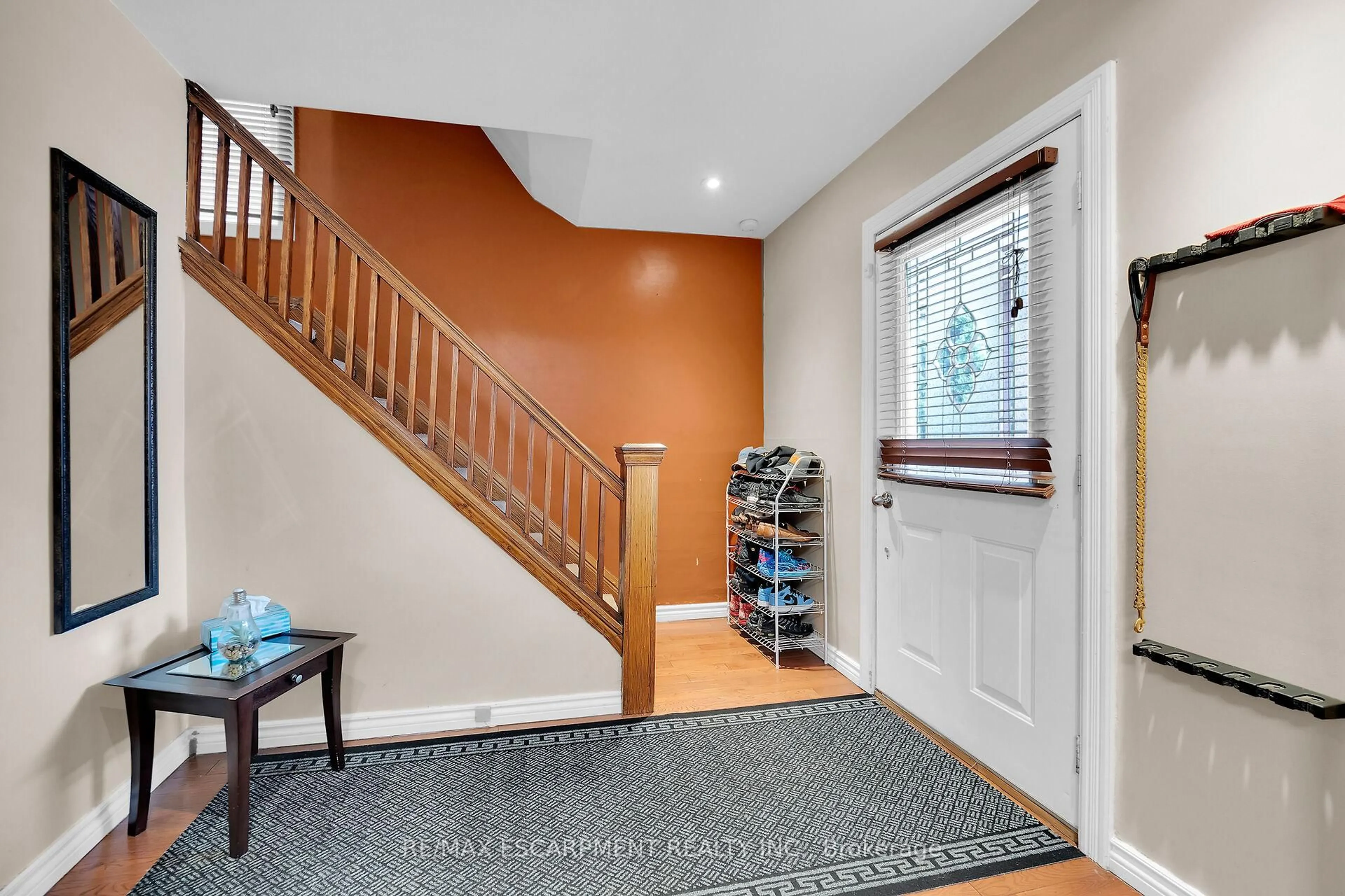 Indoor entryway for 8 Kinrade Ave, Hamilton Ontario L8L 6L6