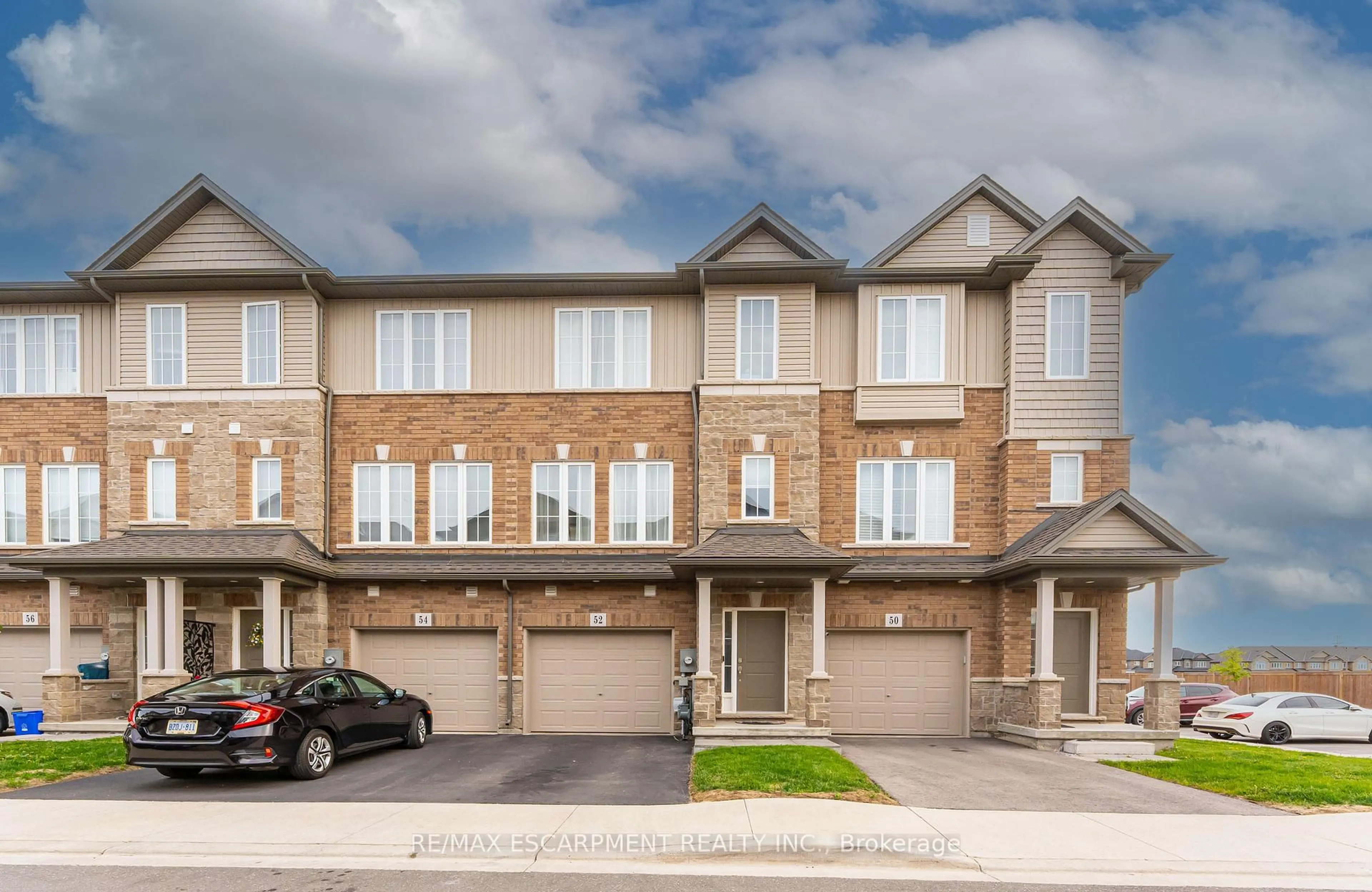 A pic from outside/outdoor area/front of a property/back of a property/a pic from drone, street for 52 AQUARIUS Cres, Hamilton Ontario L8J 3H5