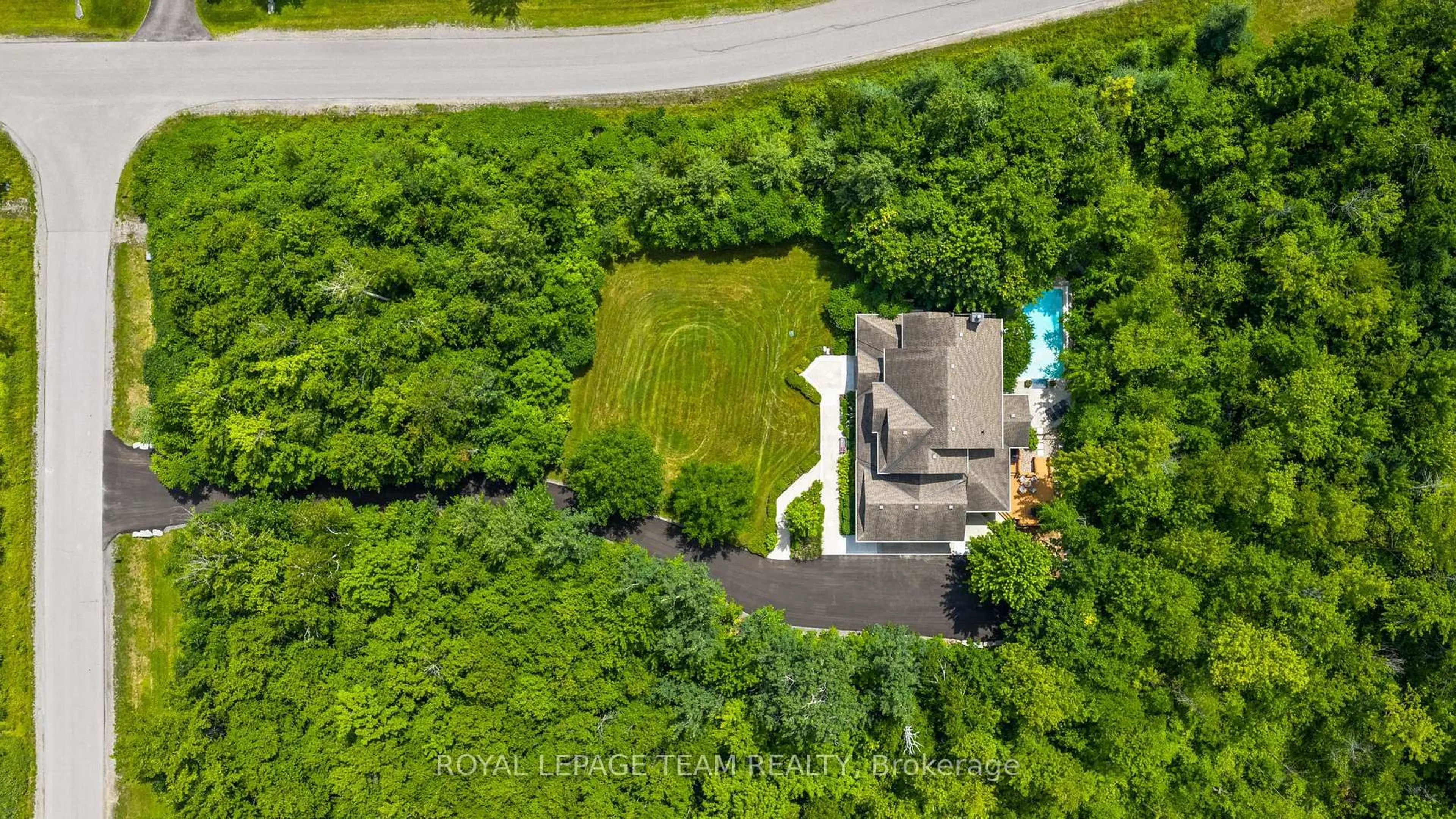 A pic from outside/outdoor area/front of a property/back of a property/a pic from drone, unknown for 387 Ridgeside Farm Dr, Ottawa Ontario K2W 1H3