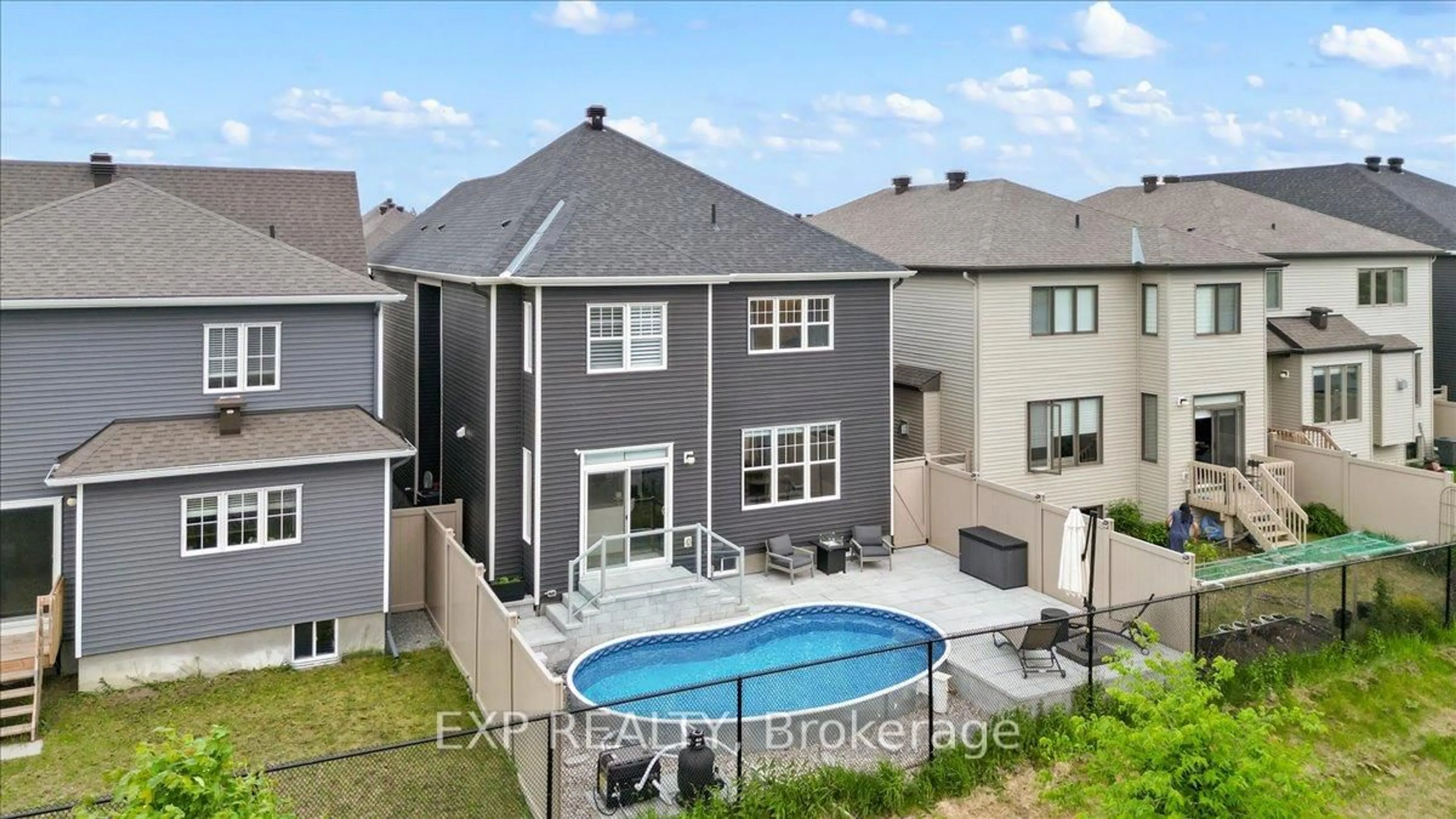 A pic from outside/outdoor area/front of a property/back of a property/a pic from drone, street for 126 Unity Pl, Ottawa Ontario K2S 2Y8