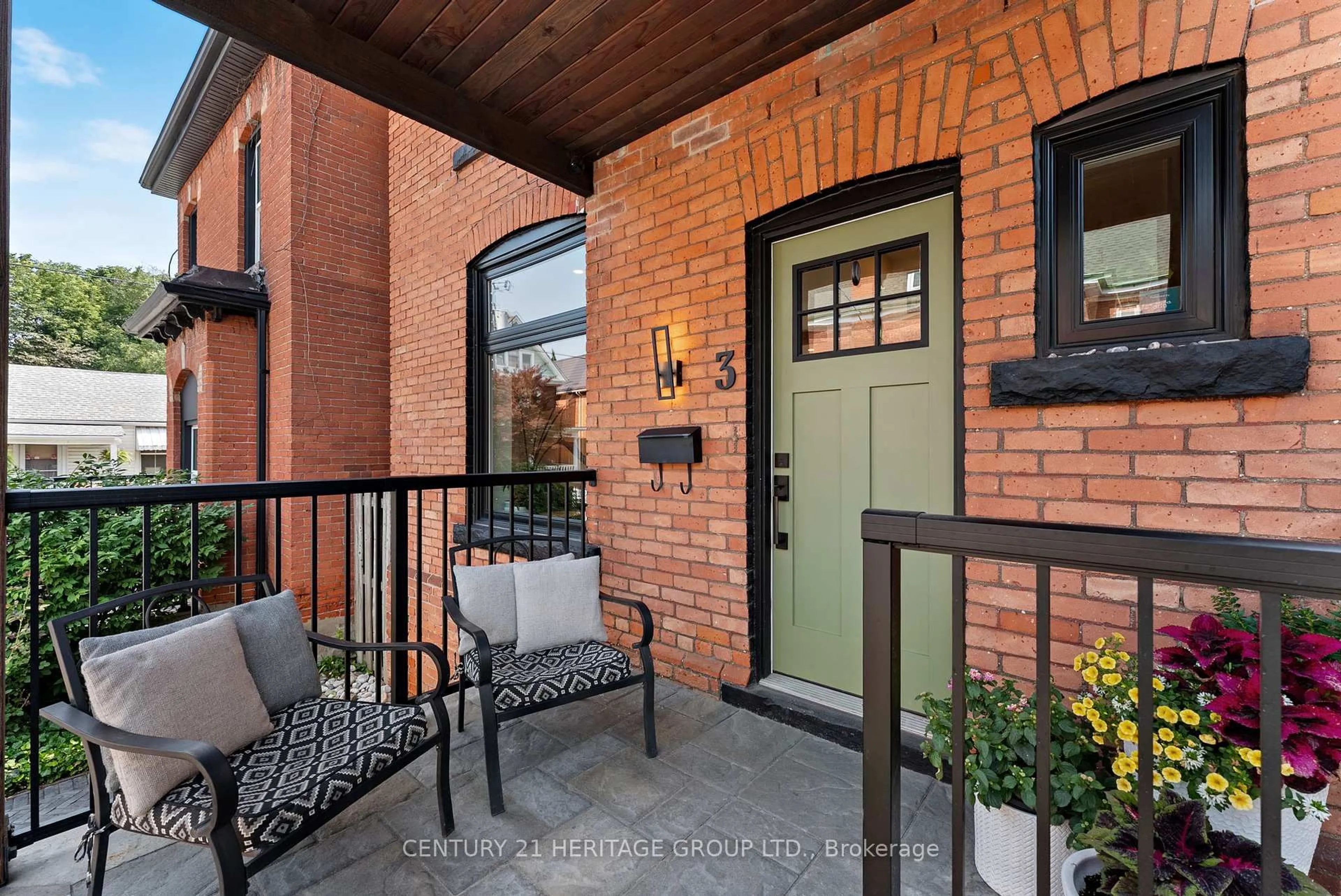 Unknown for 3 Reginald St, Hamilton Ontario L8P 3X8