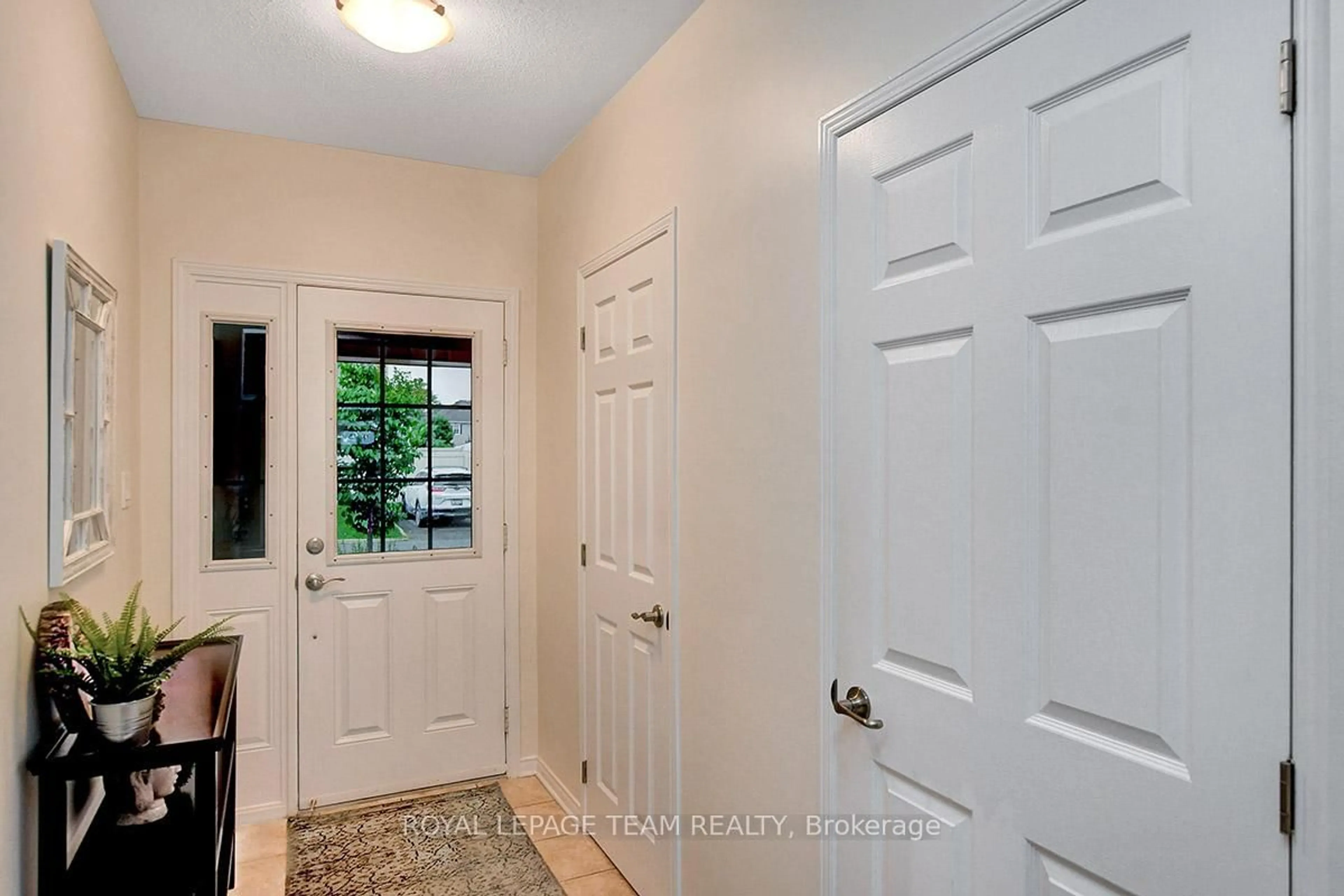 Indoor entryway for 109 Goldwood Private, Ottawa Ontario K2J 0P4