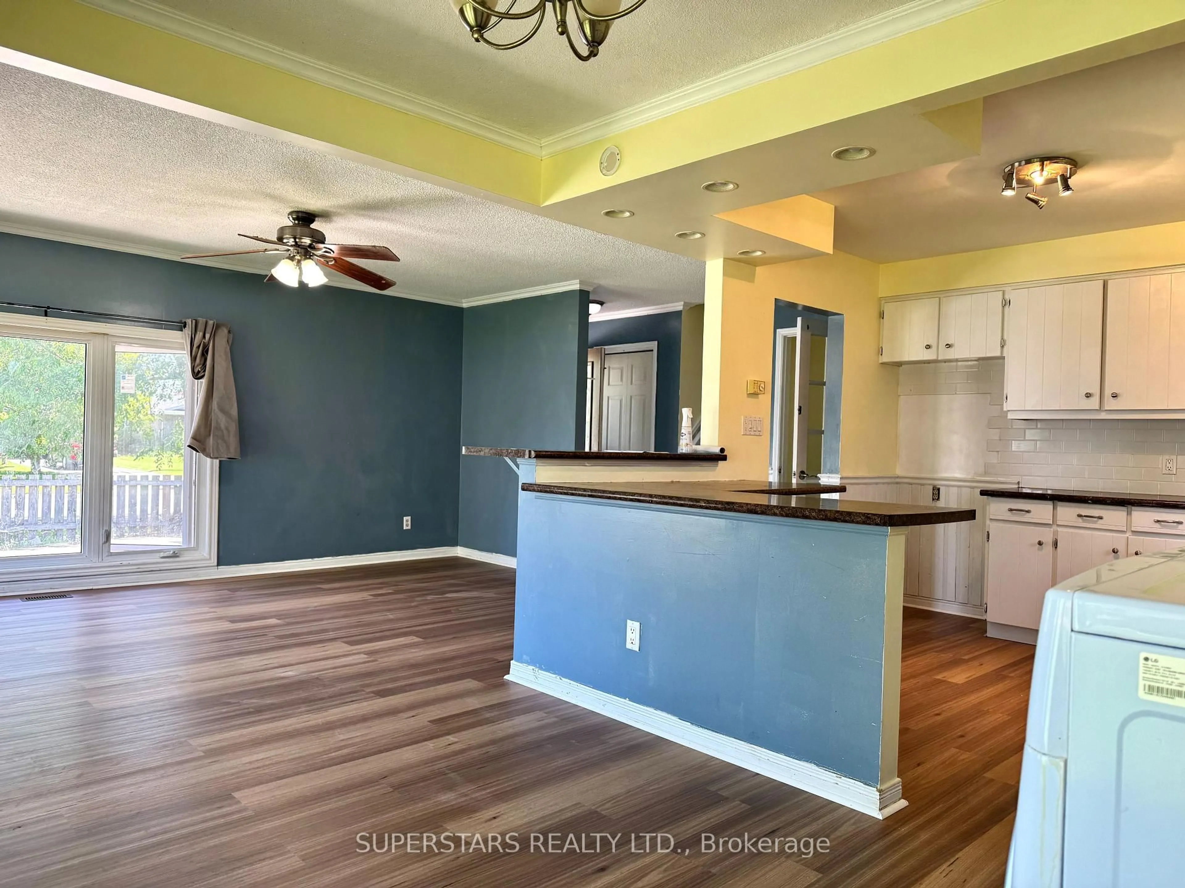 Open concept kitchen, unknown for 157 ROLLING ACRES Dr, Welland Ontario L3C 6K6