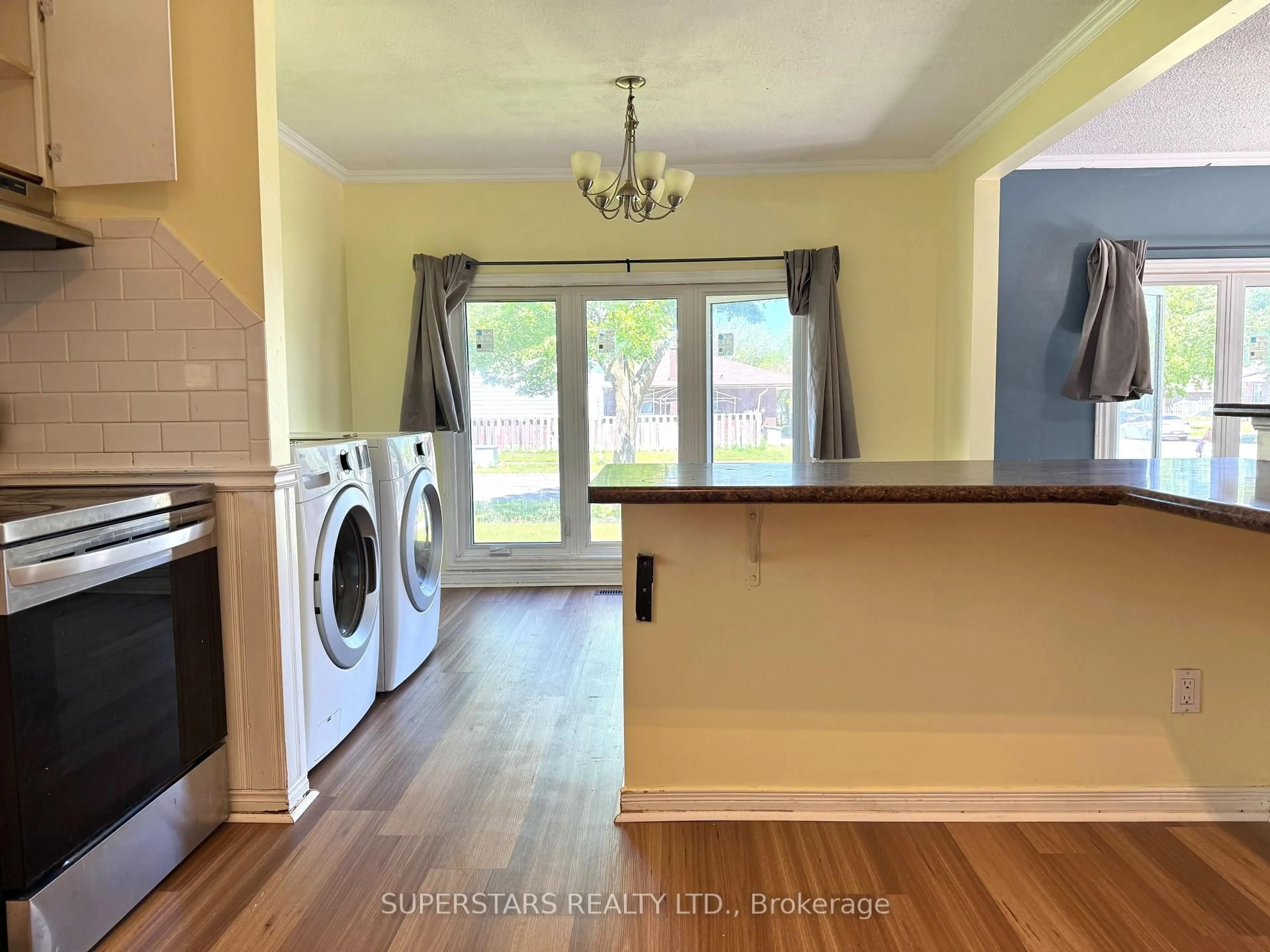 Kitchen with laundary machines, wood/laminate floor for 157 ROLLING ACRES Dr, Welland Ontario L3C 6K6