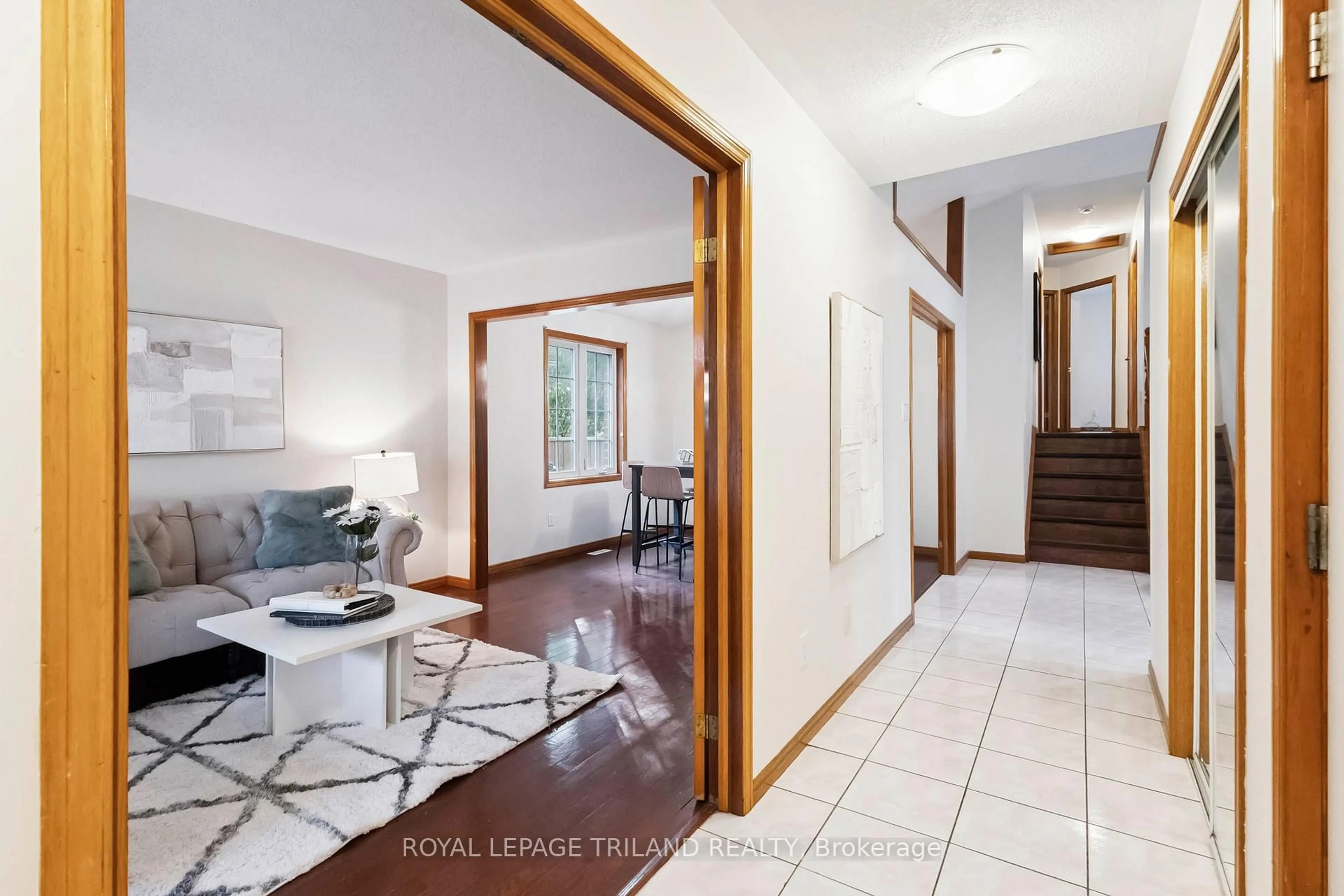Unknown for 994 Chippewa Dr, London East Ontario N5V 4H1