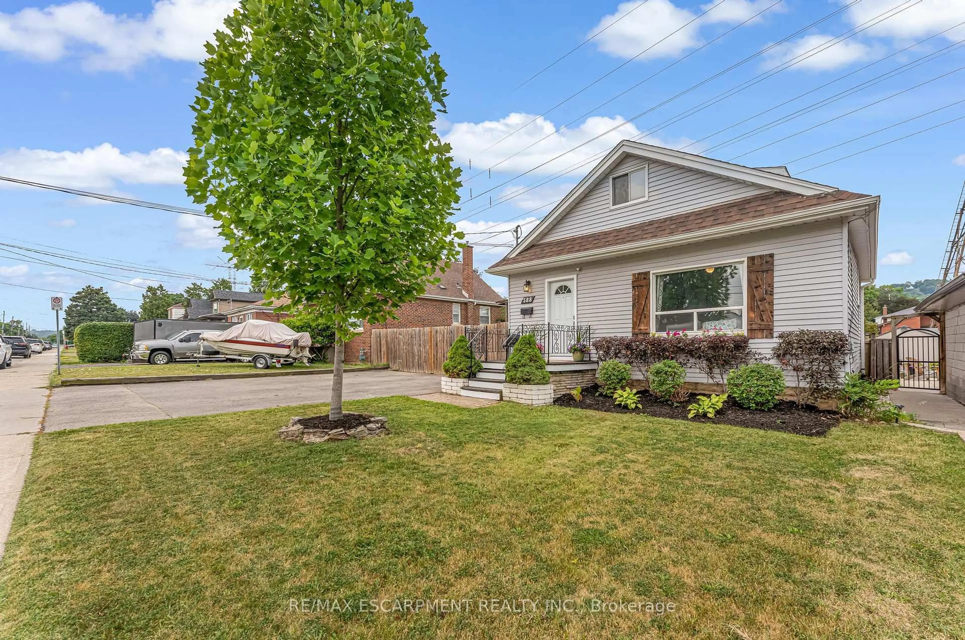 Home with brick exterior material, street for 588 Cochrane Rd, Hamilton Ontario L8K 3H6