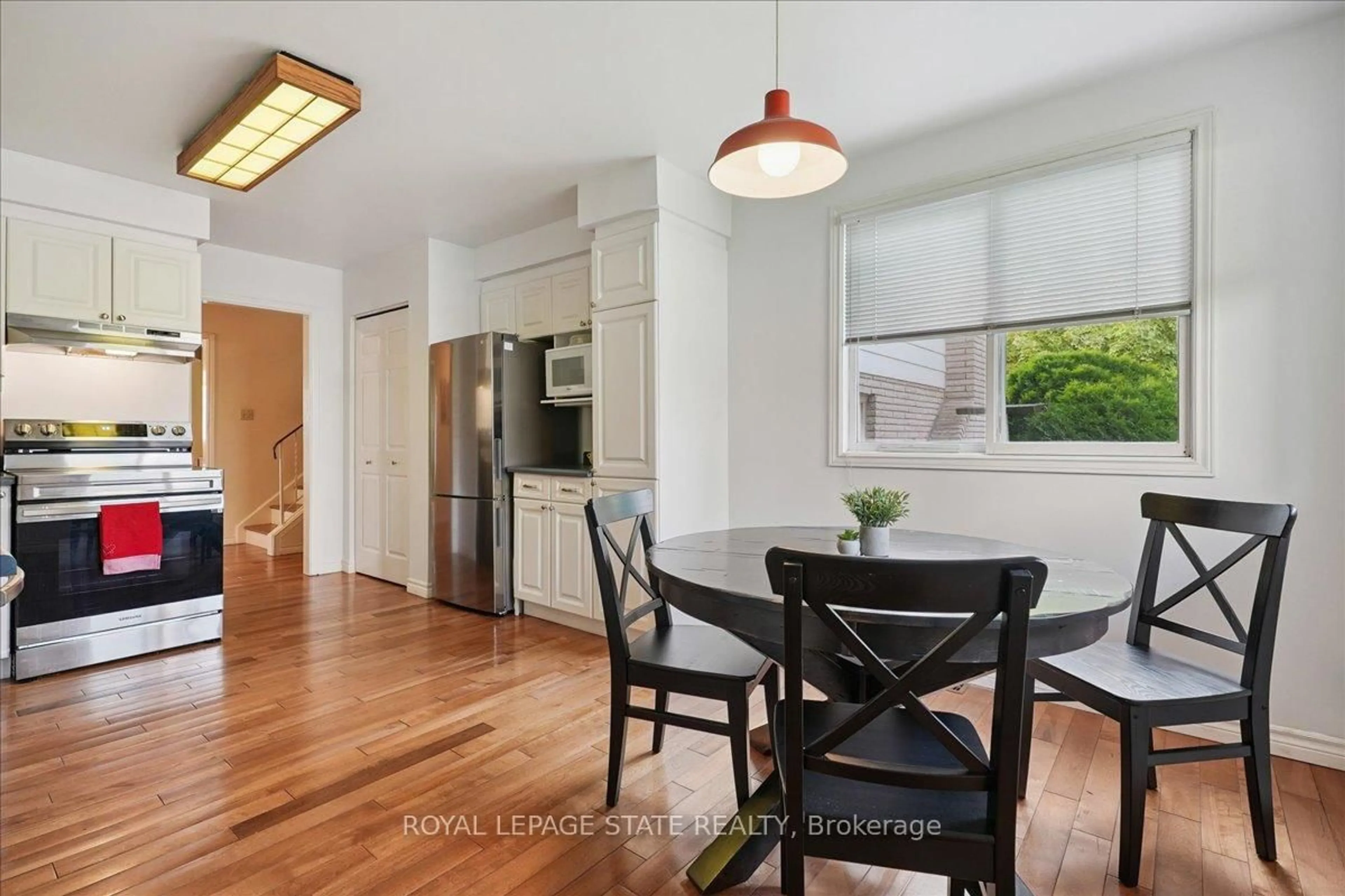 Dining room, wood/laminate floor for 16 Stella Crt, Hamilton Ontario L9C 6S7