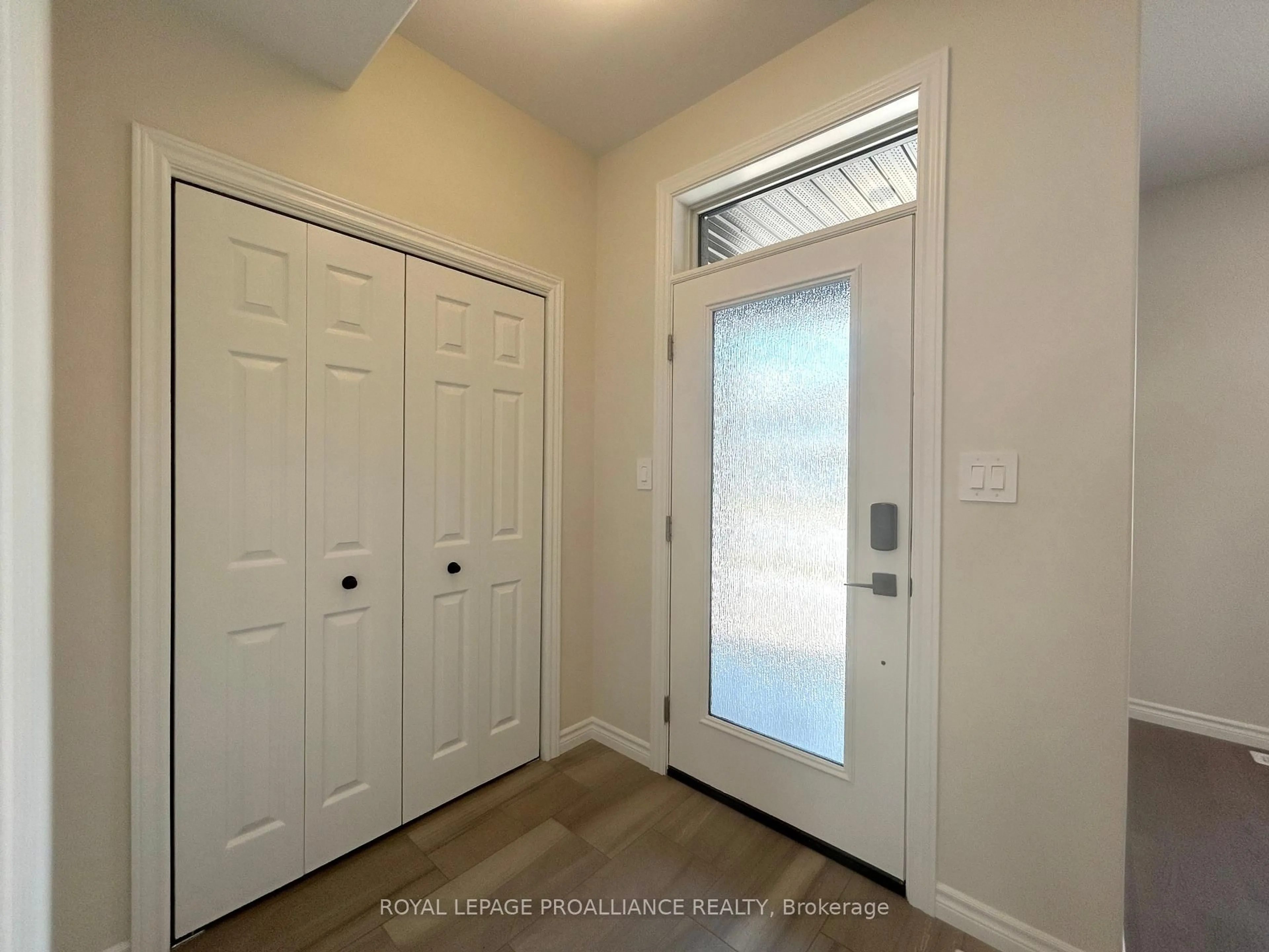 Indoor entryway for 16 Riverstone Way, Belleville Ontario K8N 0S6