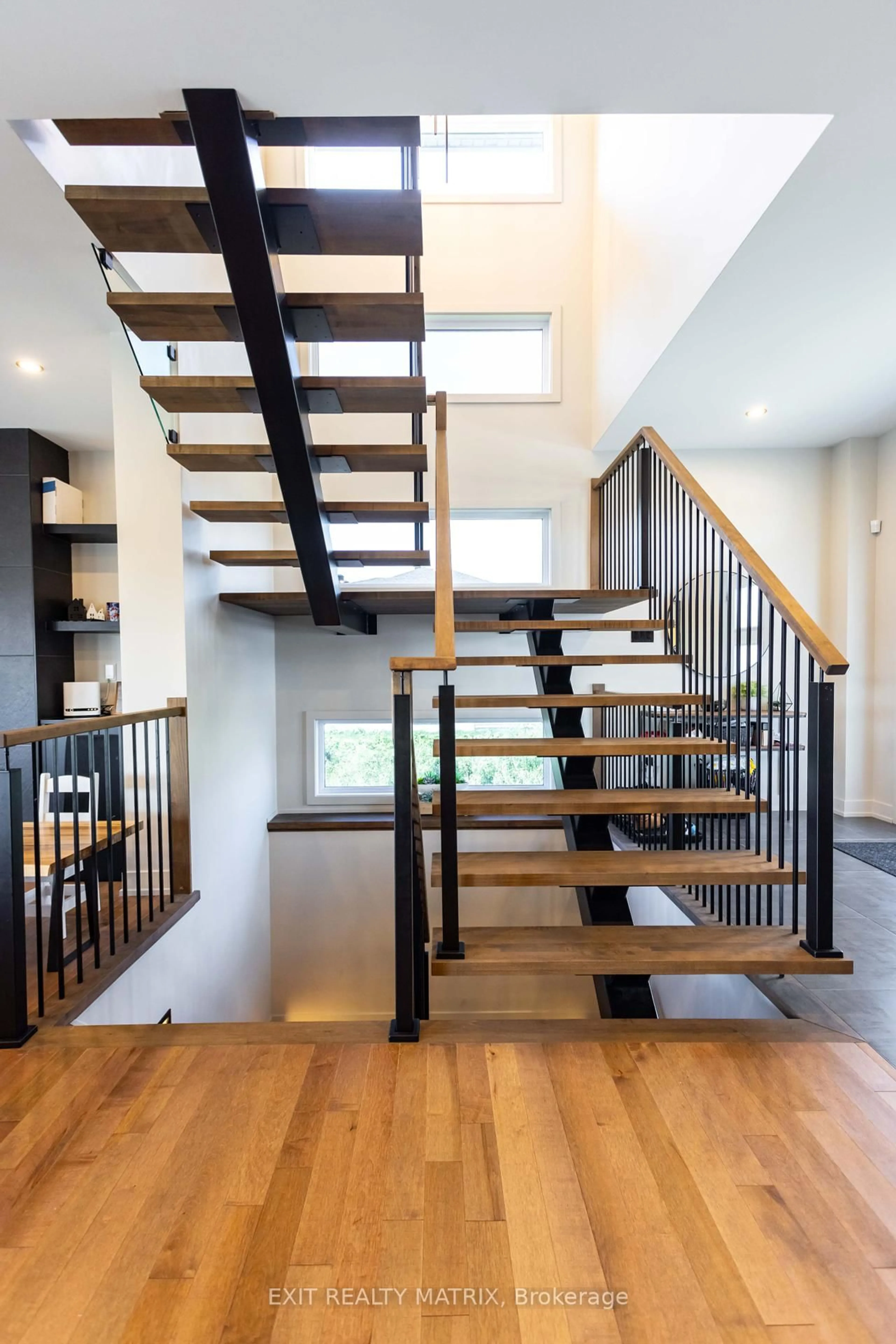 Stairs for 516 Barrage St, Casselman Ontario K0A 1M0