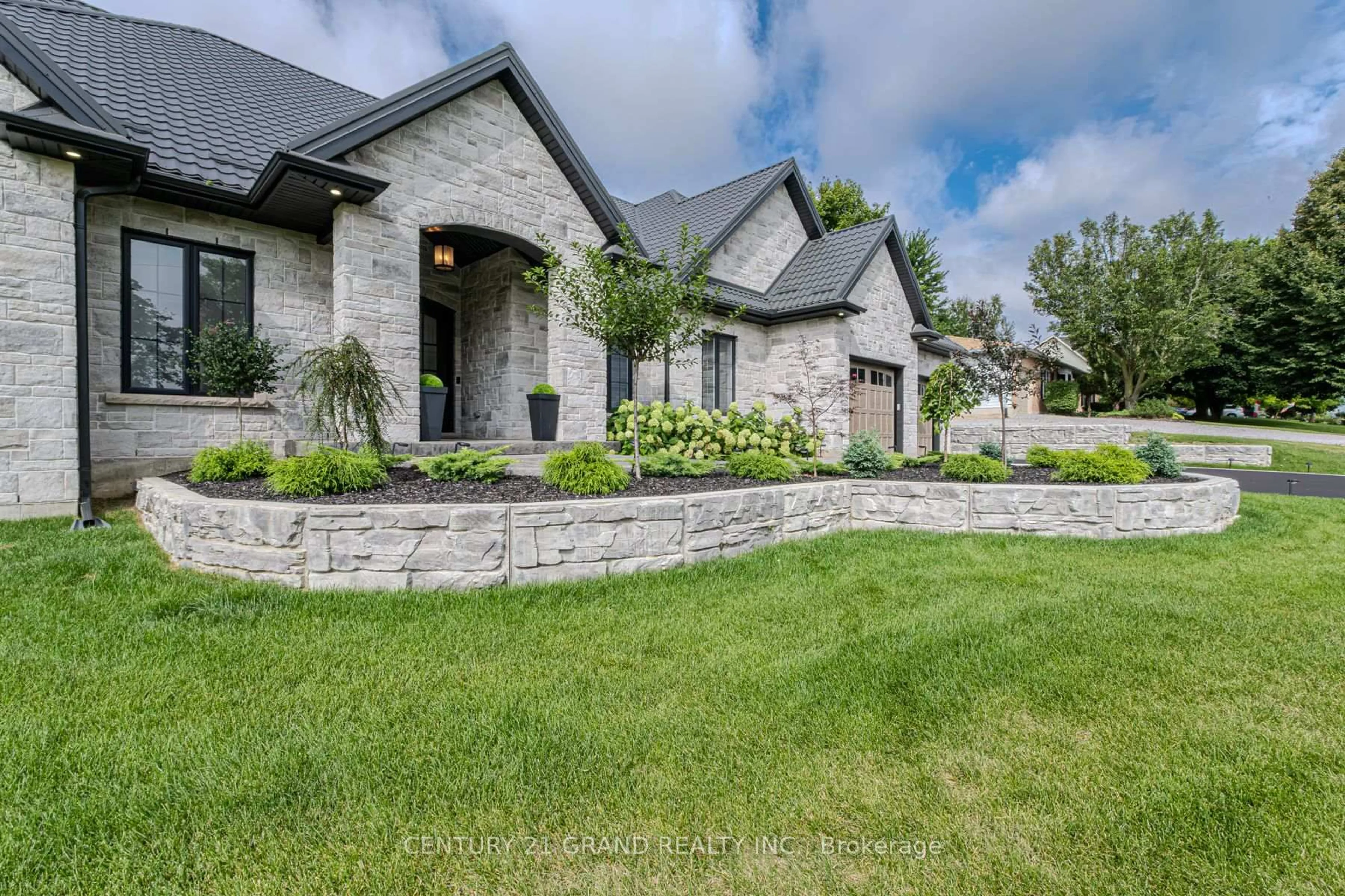 Home with brick exterior material, street for 18 Bannister St, Brant Ontario N0E 1L0