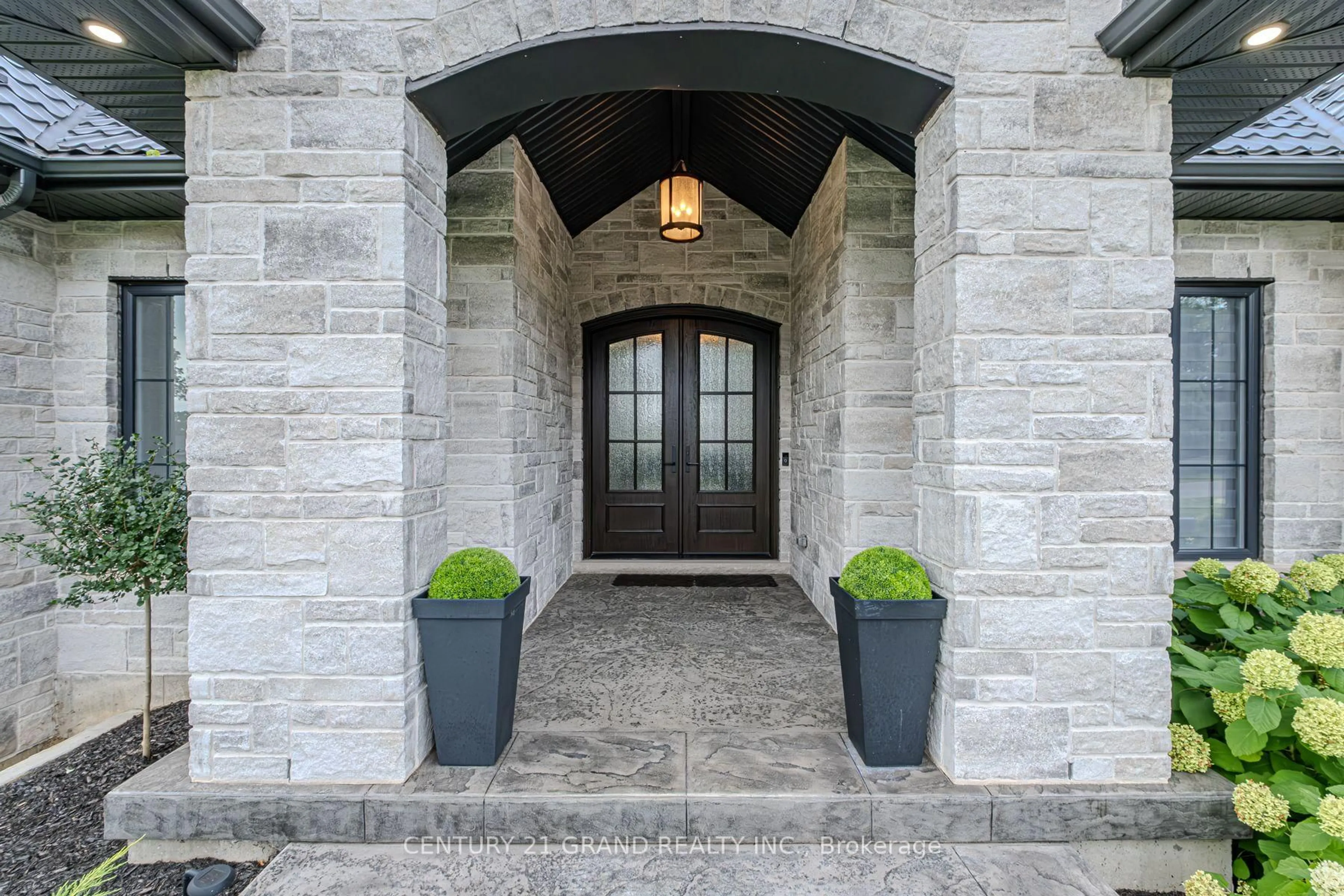 Indoor entryway for 18 Bannister St, Brant Ontario N0E 1L0