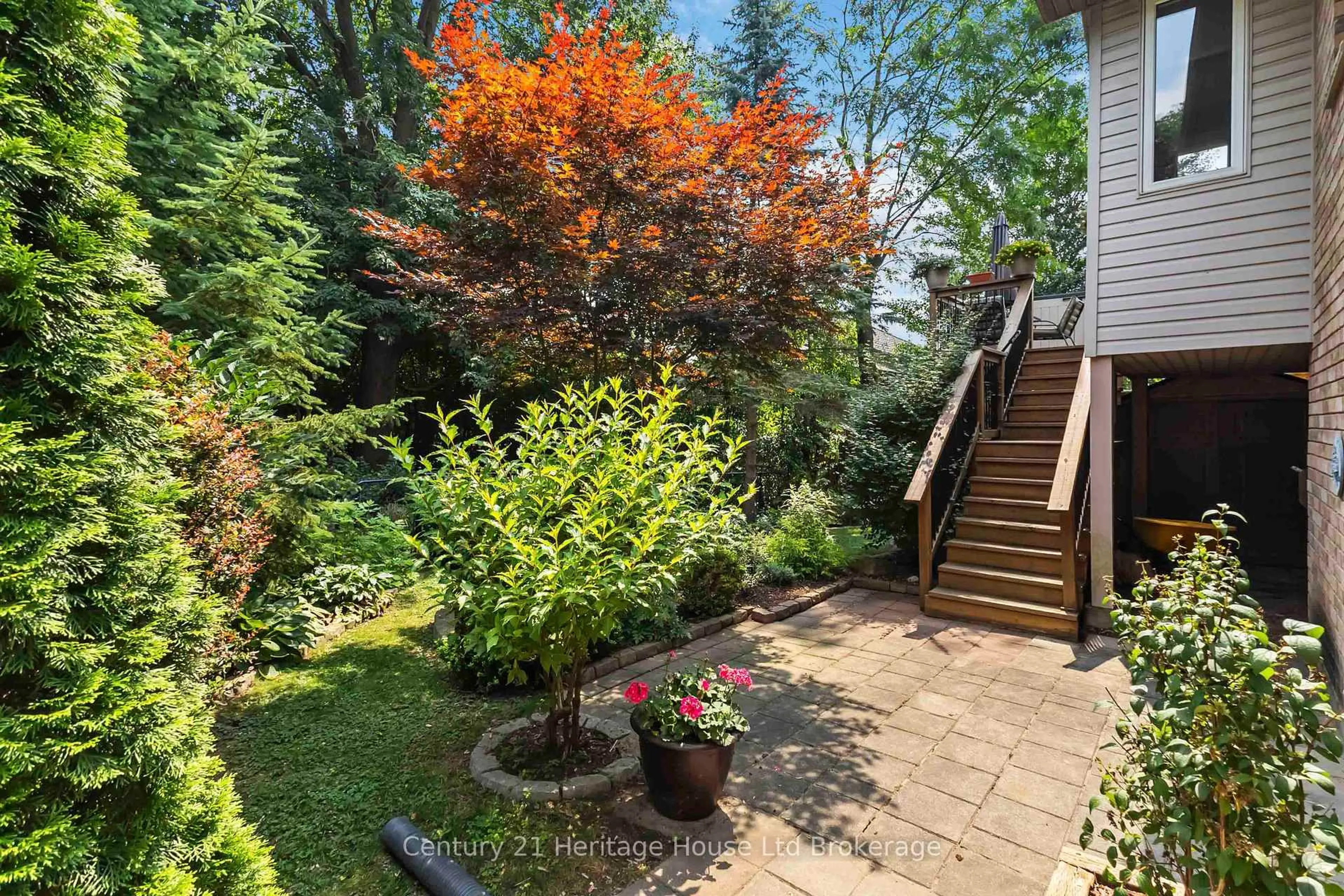 Patio, forest/trees view for 739 THORNWOOD Dr, London North Ontario N6H 5J6