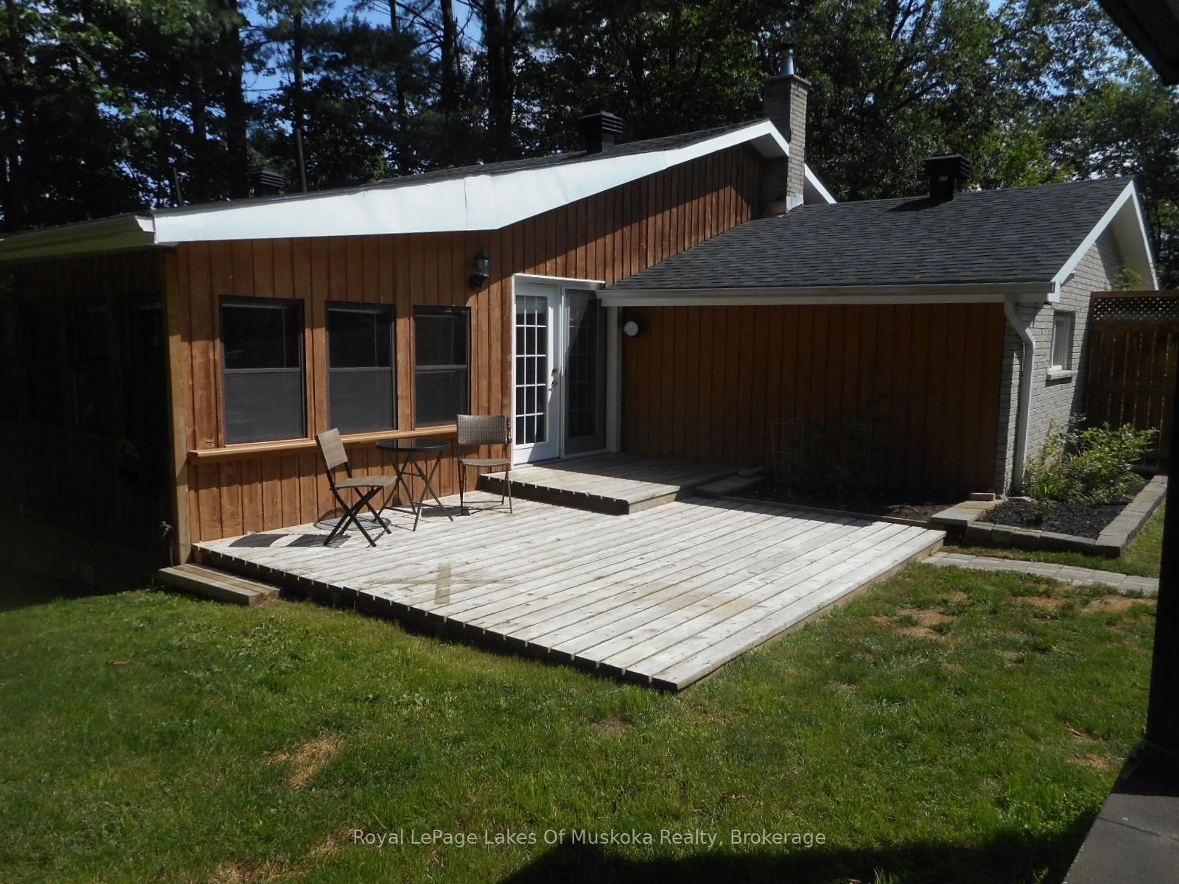 Unknown for 115 Douglas St, Gravenhurst Ontario P1P 1A4