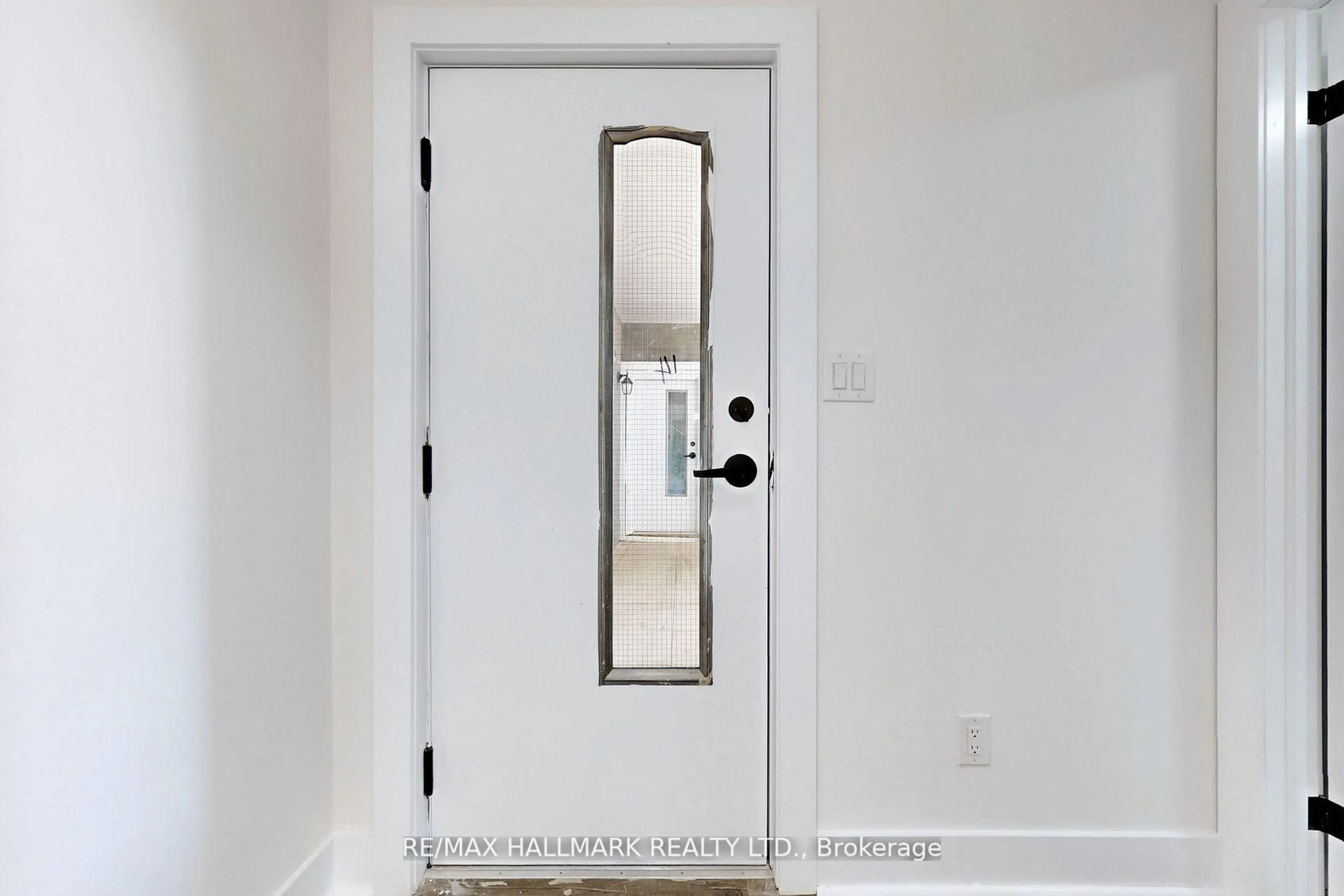 Indoor entryway for 6701 Thorold Stone Rd #14, Niagara Falls Ontario L2J 1B3