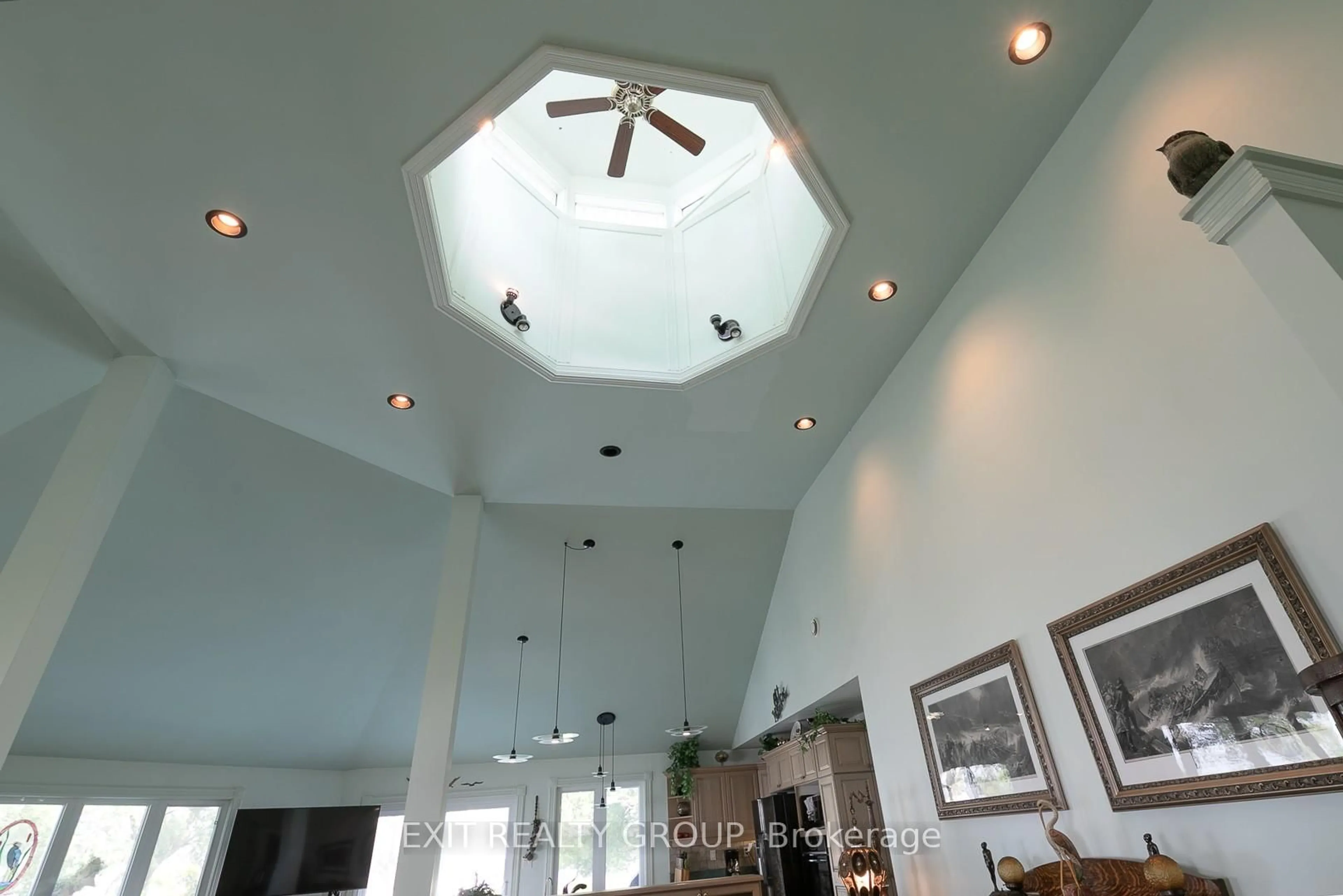 Indoor foyer for 45 Peats Point Lane, Prince Edward County Ontario K8N 4Z7