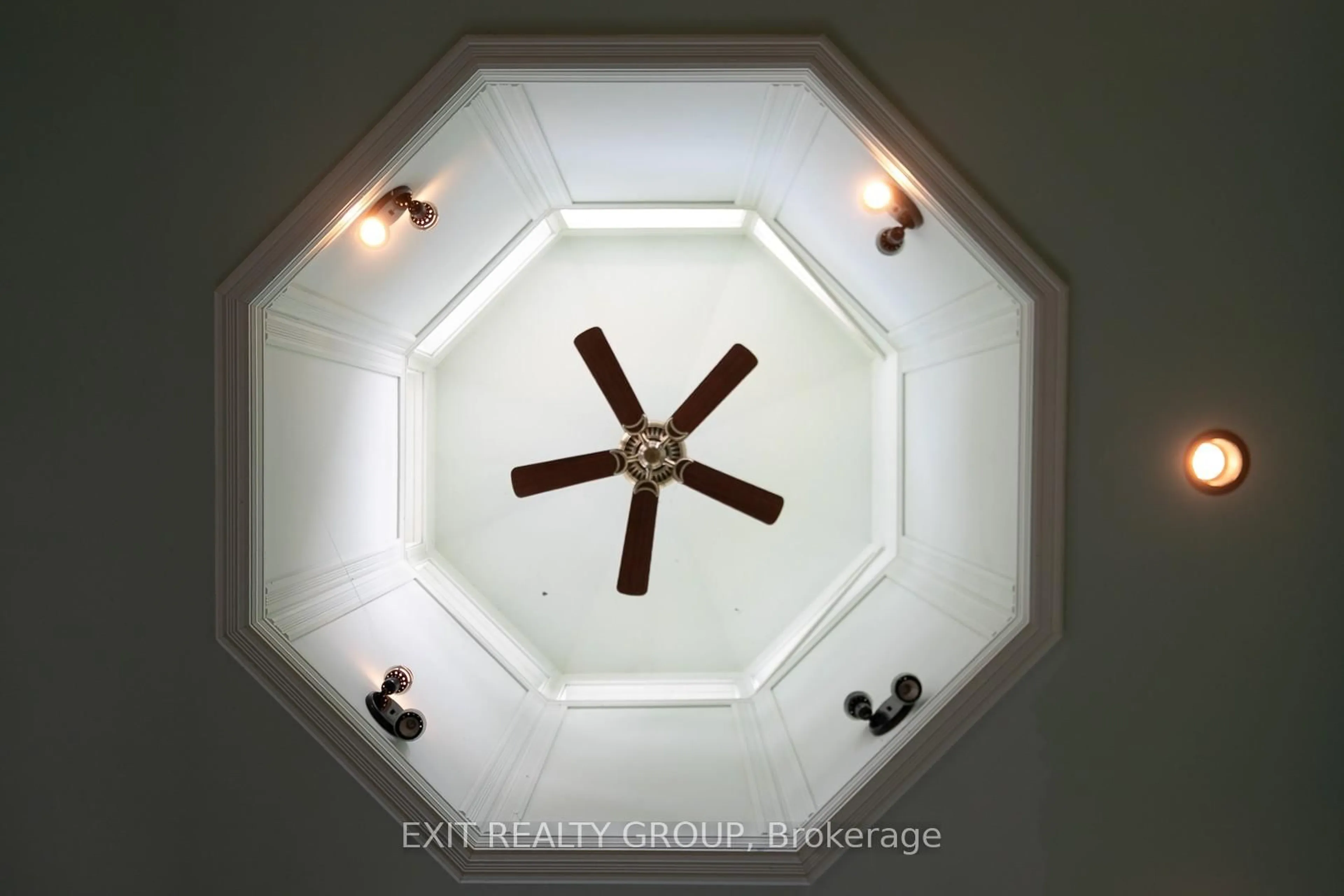 Indoor entryway for 45 Peats Point Lane, Prince Edward County Ontario K8N 4Z7