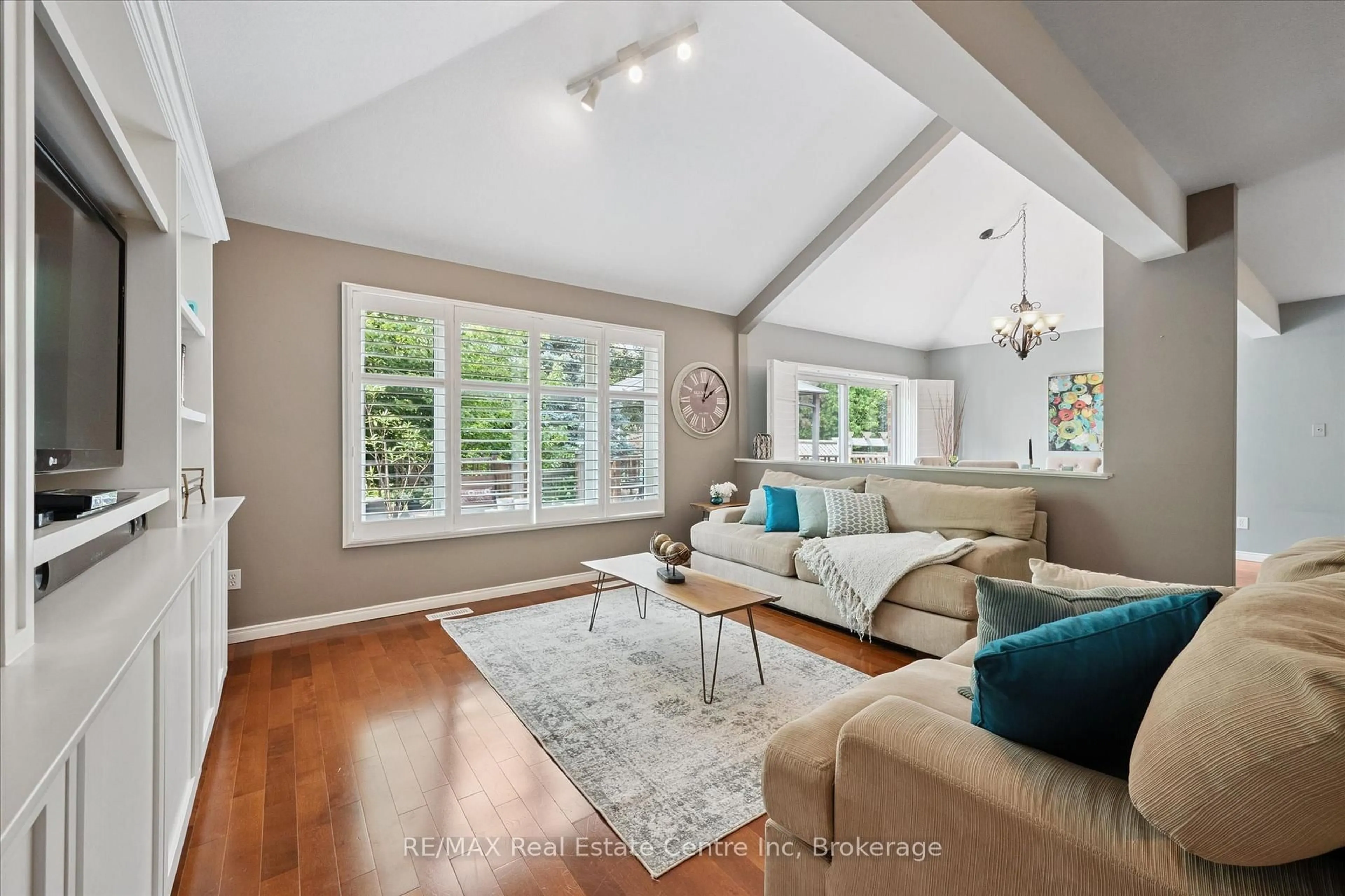 Living room with furniture, unknown for 51 MARSH Cres, Guelph Ontario N1L 1L4
