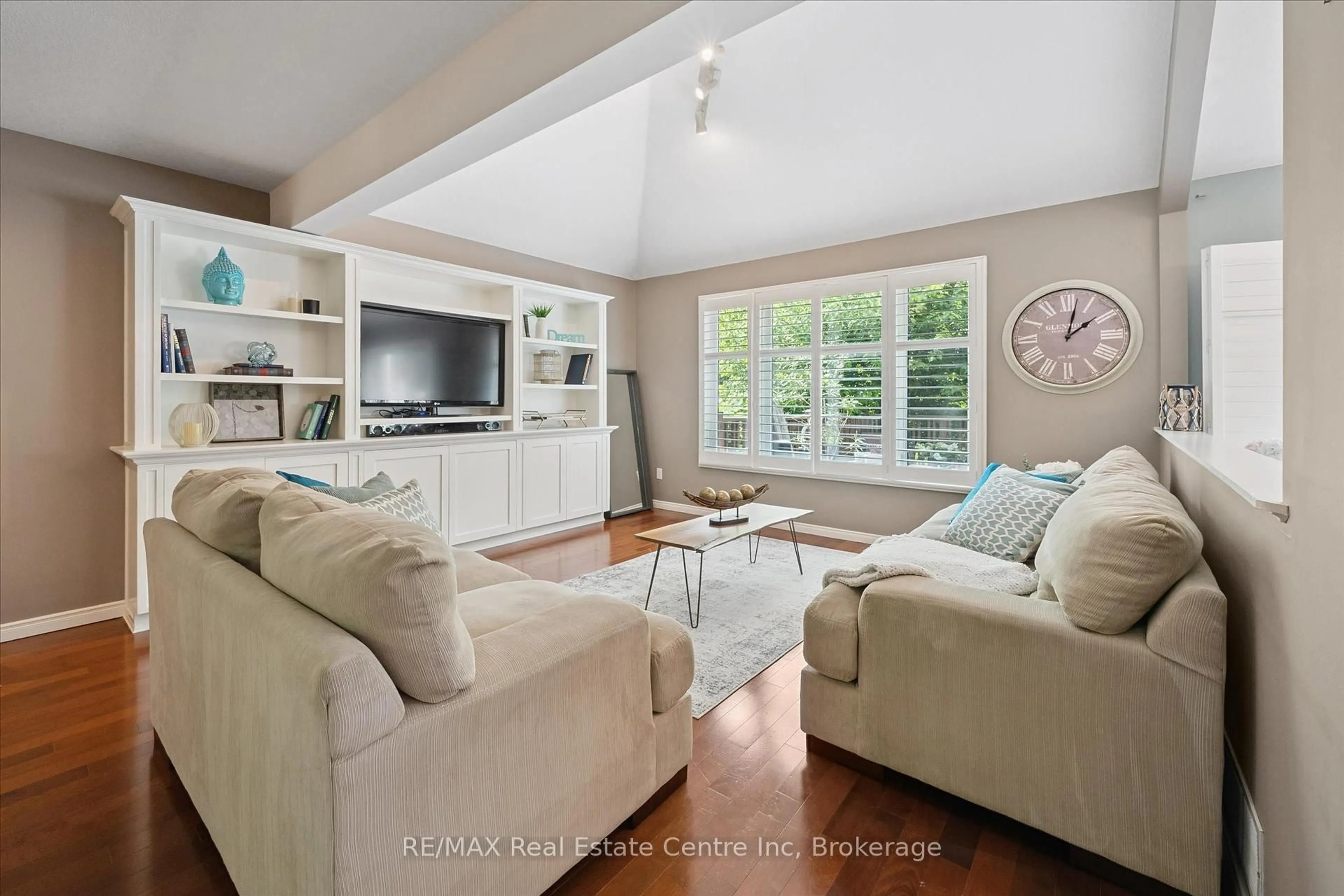 Living room with furniture, unknown for 51 MARSH Cres, Guelph Ontario N1L 1L4