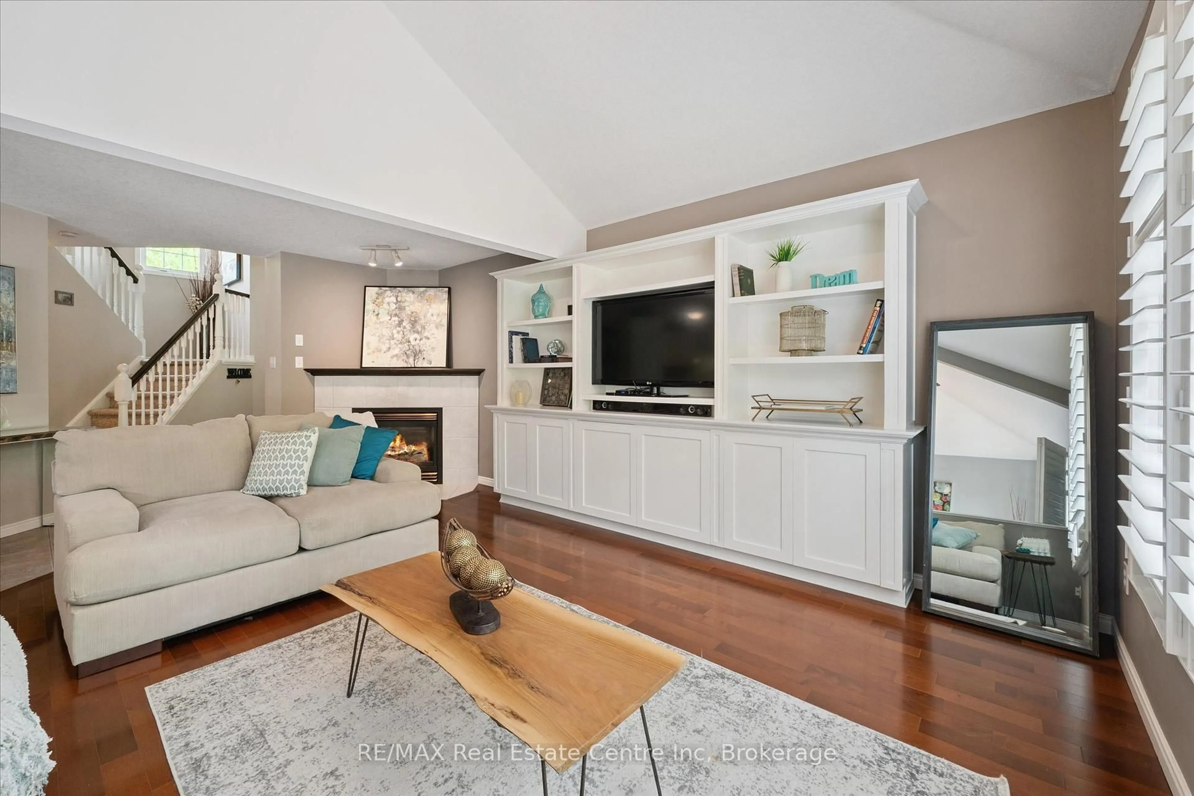 Living room with furniture, unknown for 51 MARSH Cres, Guelph Ontario N1L 1L4