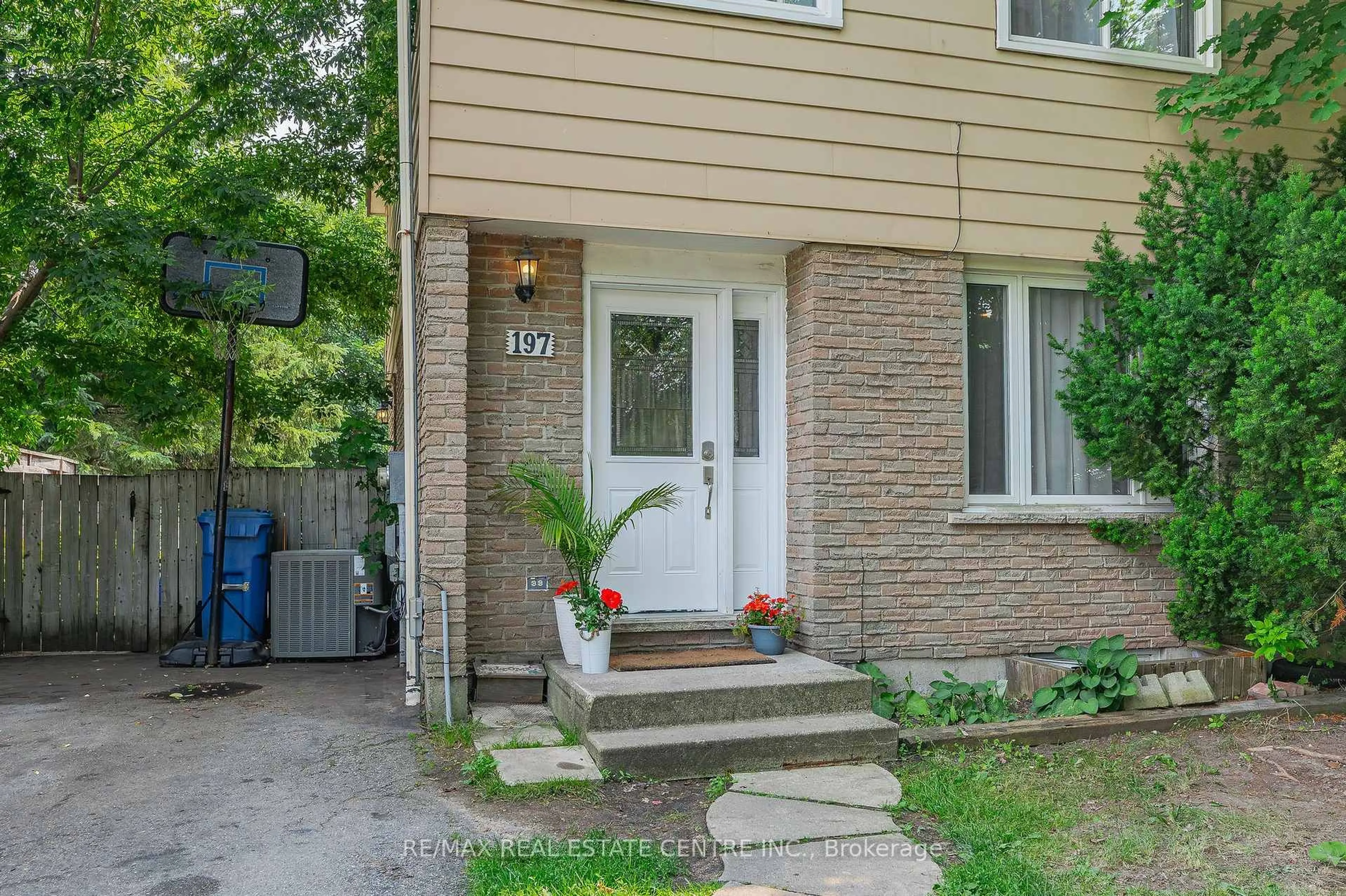 Unknown for 197 Maple Ave, Stratford Ontario N5A 7G8