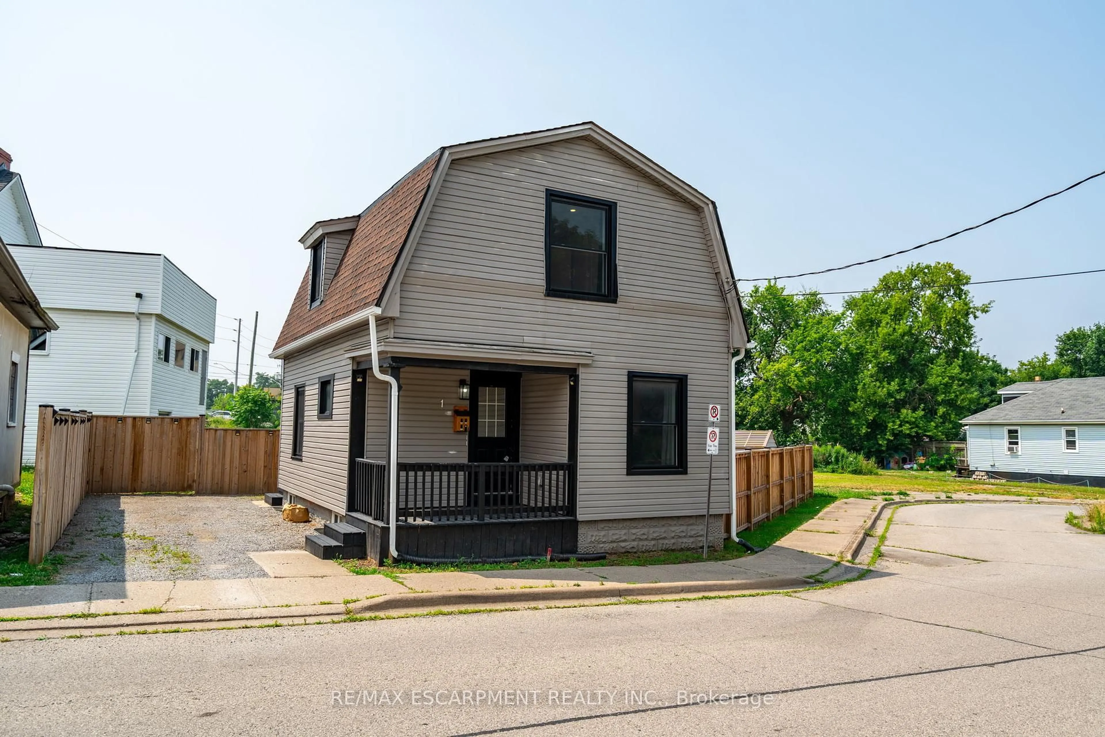 Unknown for 1 Prince St, St. Catharines Ontario L2R 3X6