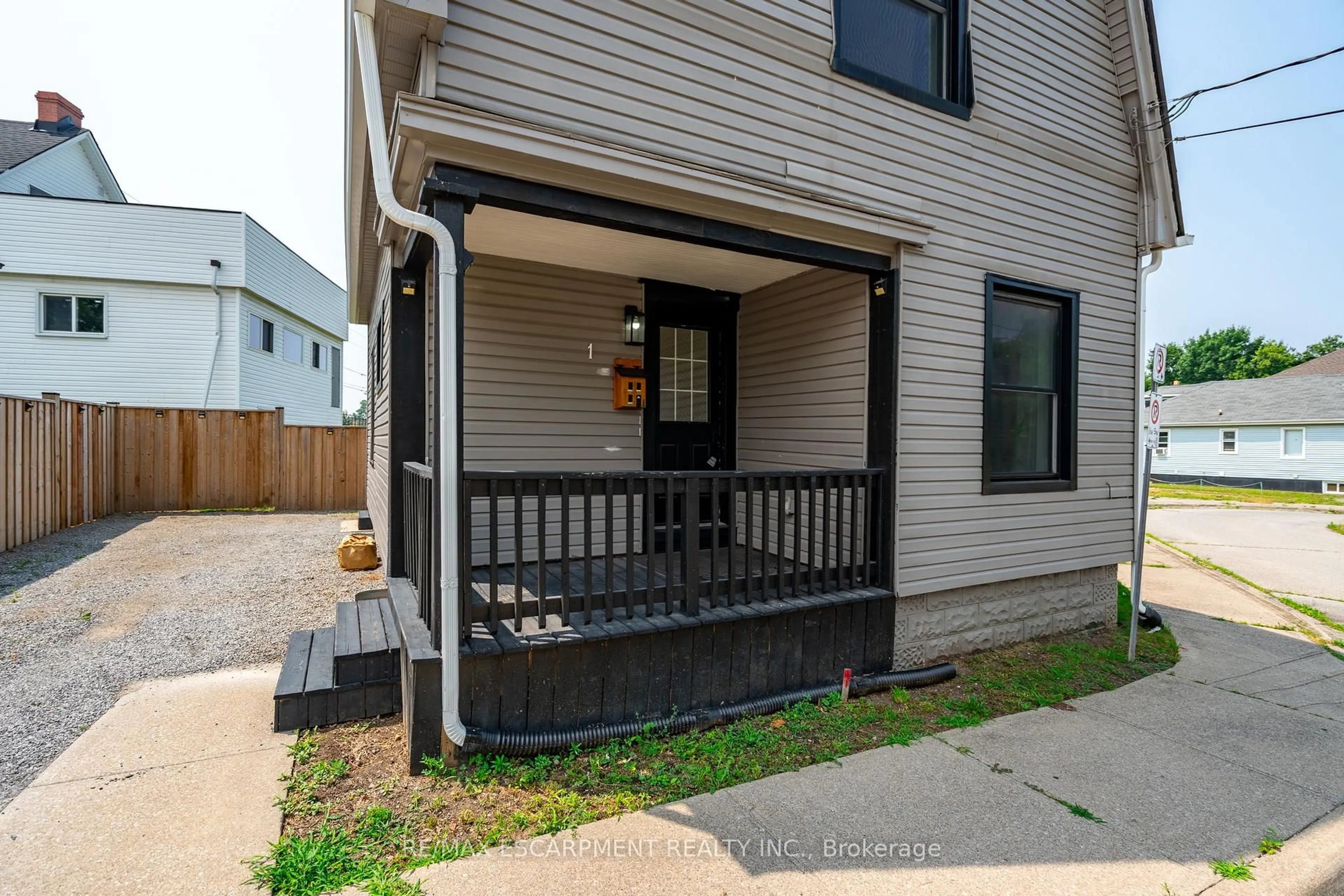 Unknown for 1 Prince St, St. Catharines Ontario L2R 3X6