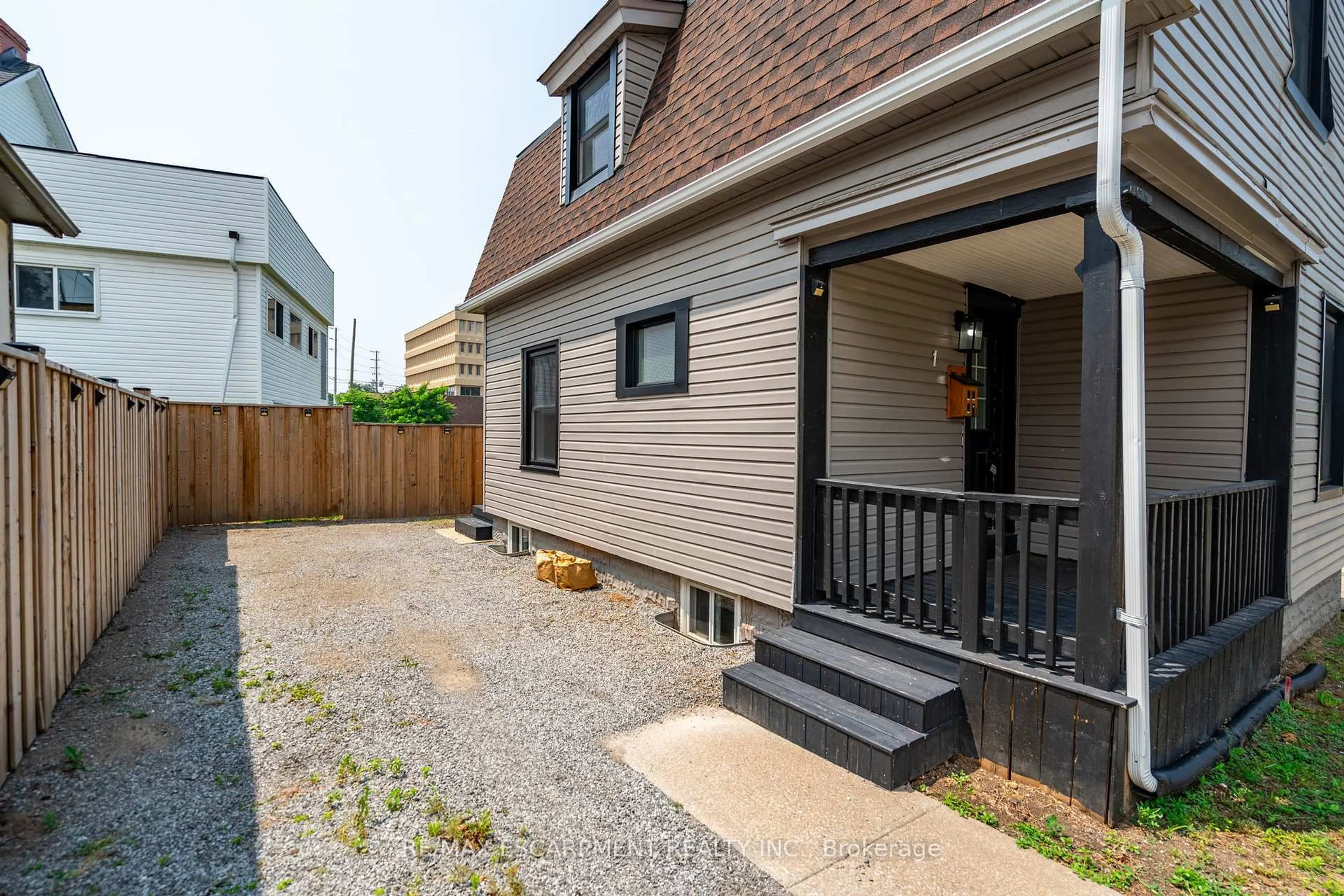 Unknown for 1 Prince St, St. Catharines Ontario L2R 3X6