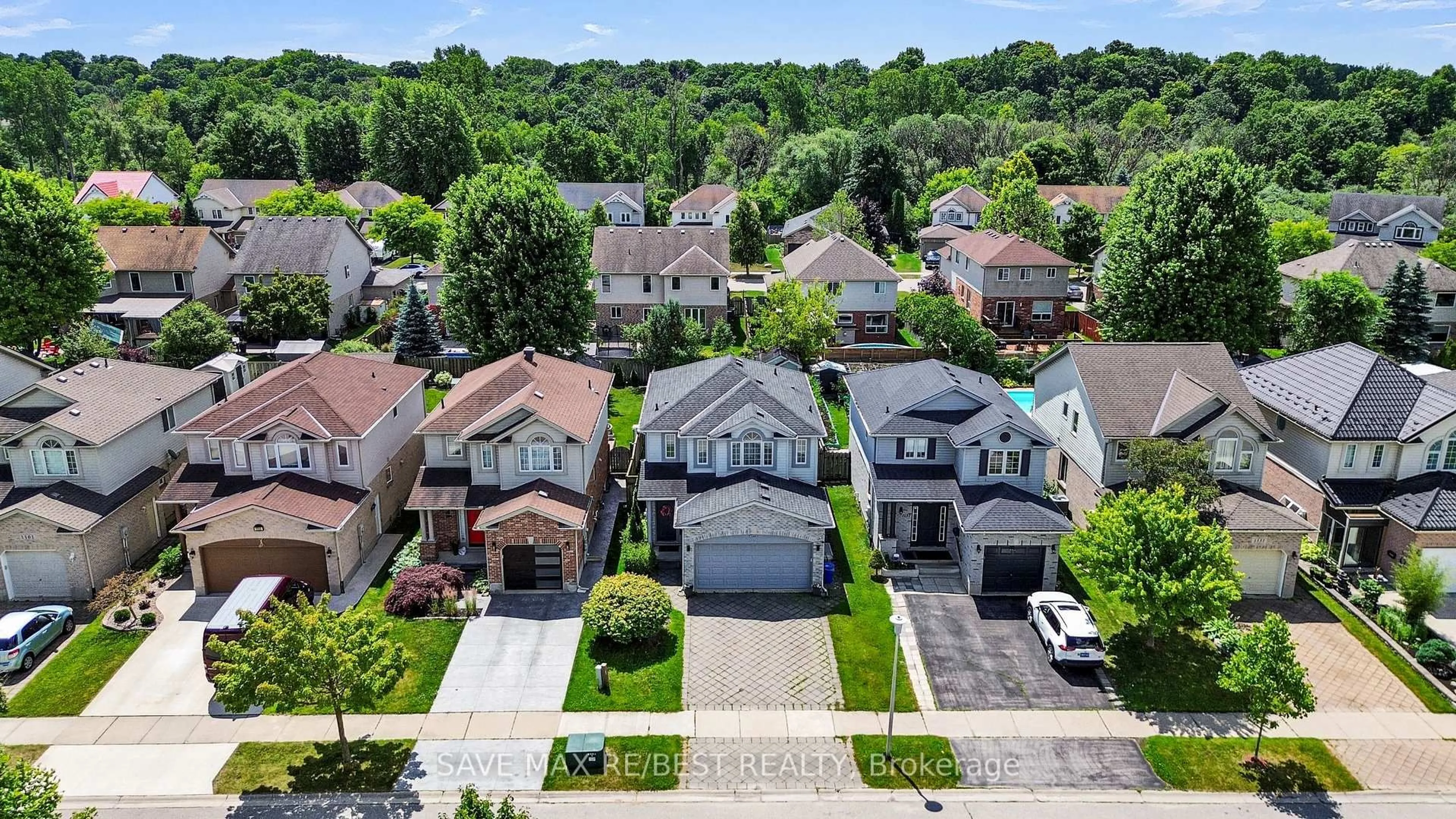 A pic from outside/outdoor area/front of a property/back of a property/a pic from drone, street for 1143 BLACKMAPLE Dr, London East Ontario N5Y 5V3