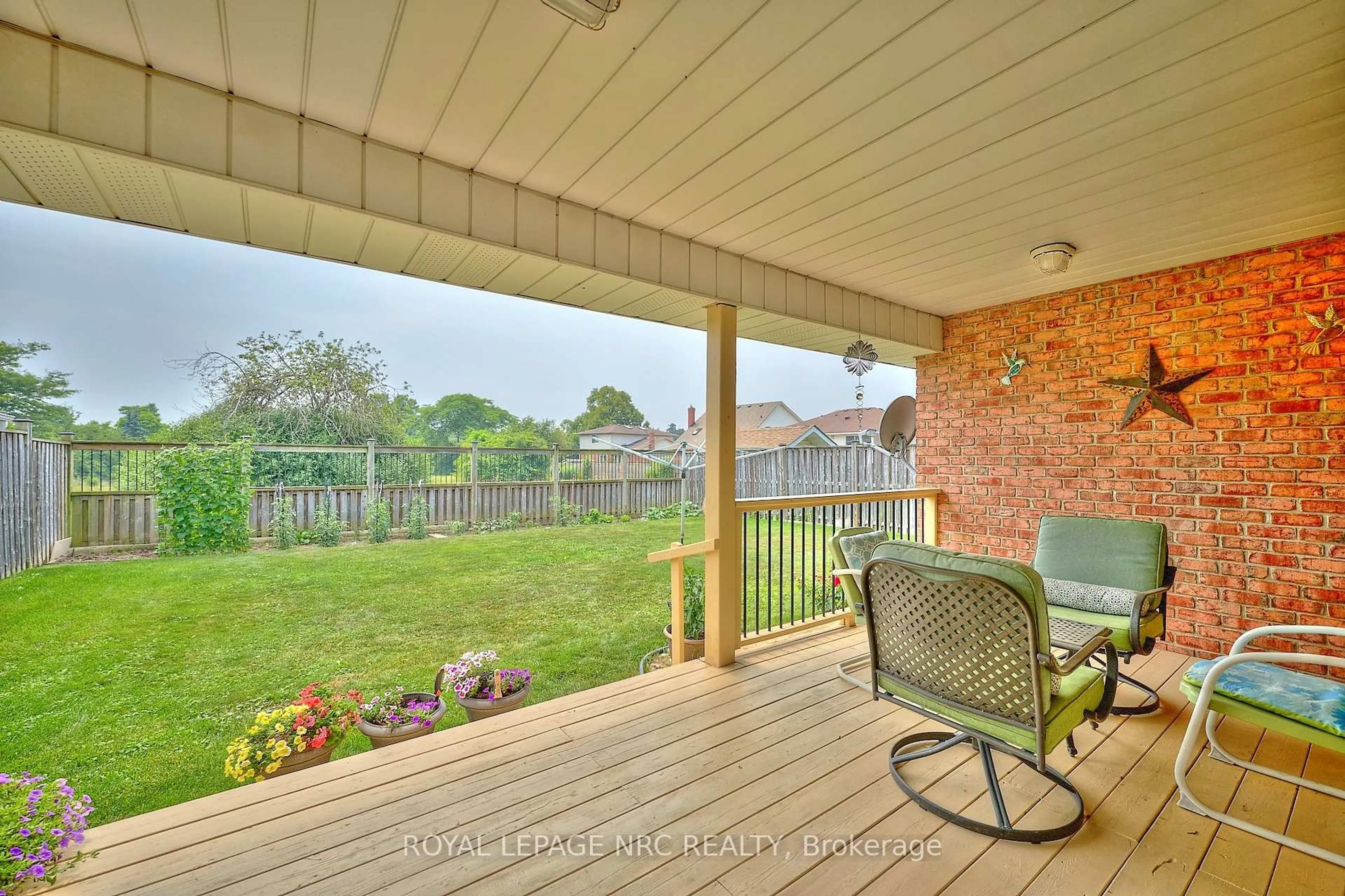 Patio, water/lake/river/ocean view for 7926 FOXE Dr, Niagara Falls Ontario L2H 3C7