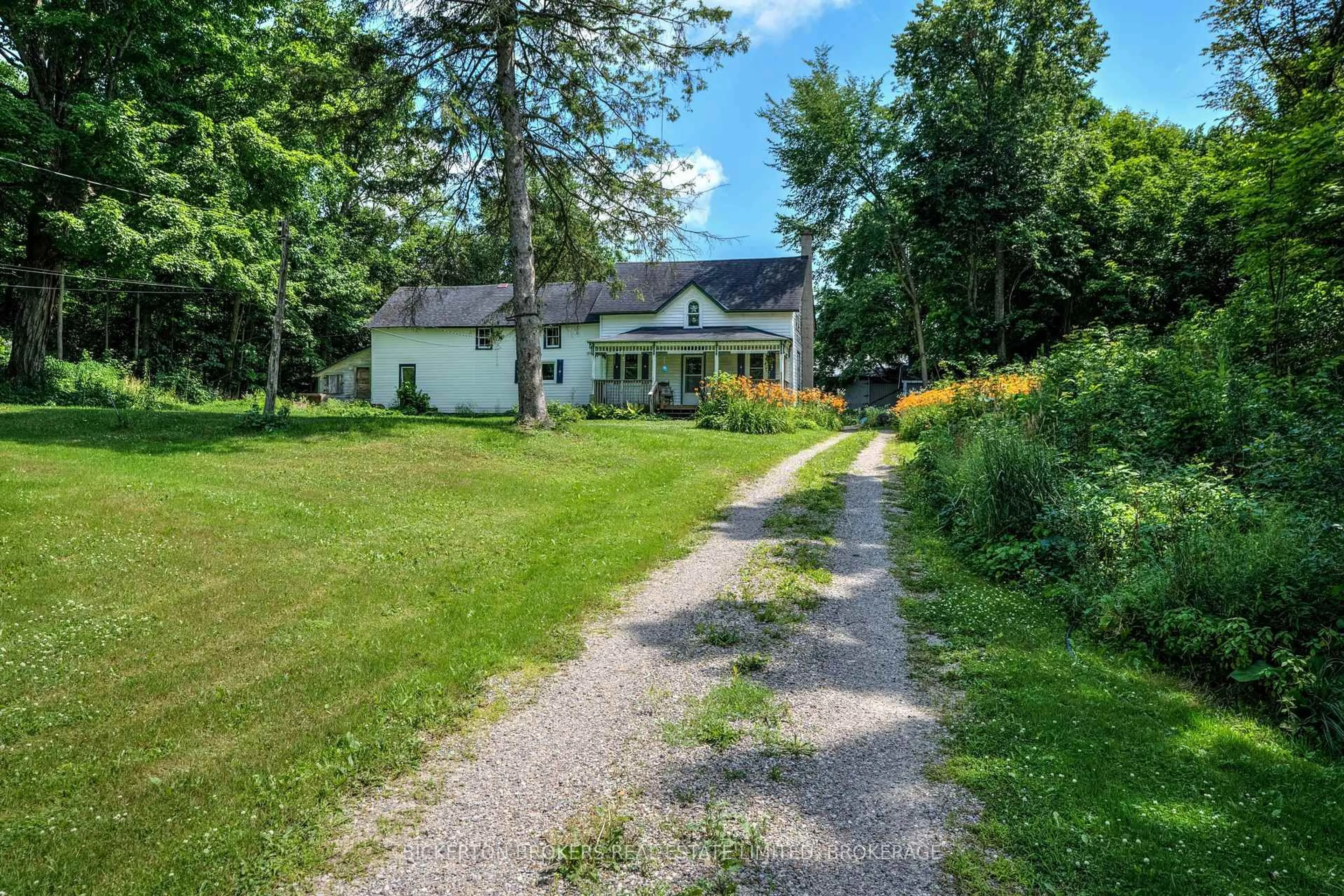 A pic from outside/outdoor area/front of a property/back of a property/a pic from drone, unknown for 231 Ellisville Rd, Leeds and the Thousand Islands Ontario K0H 2N0