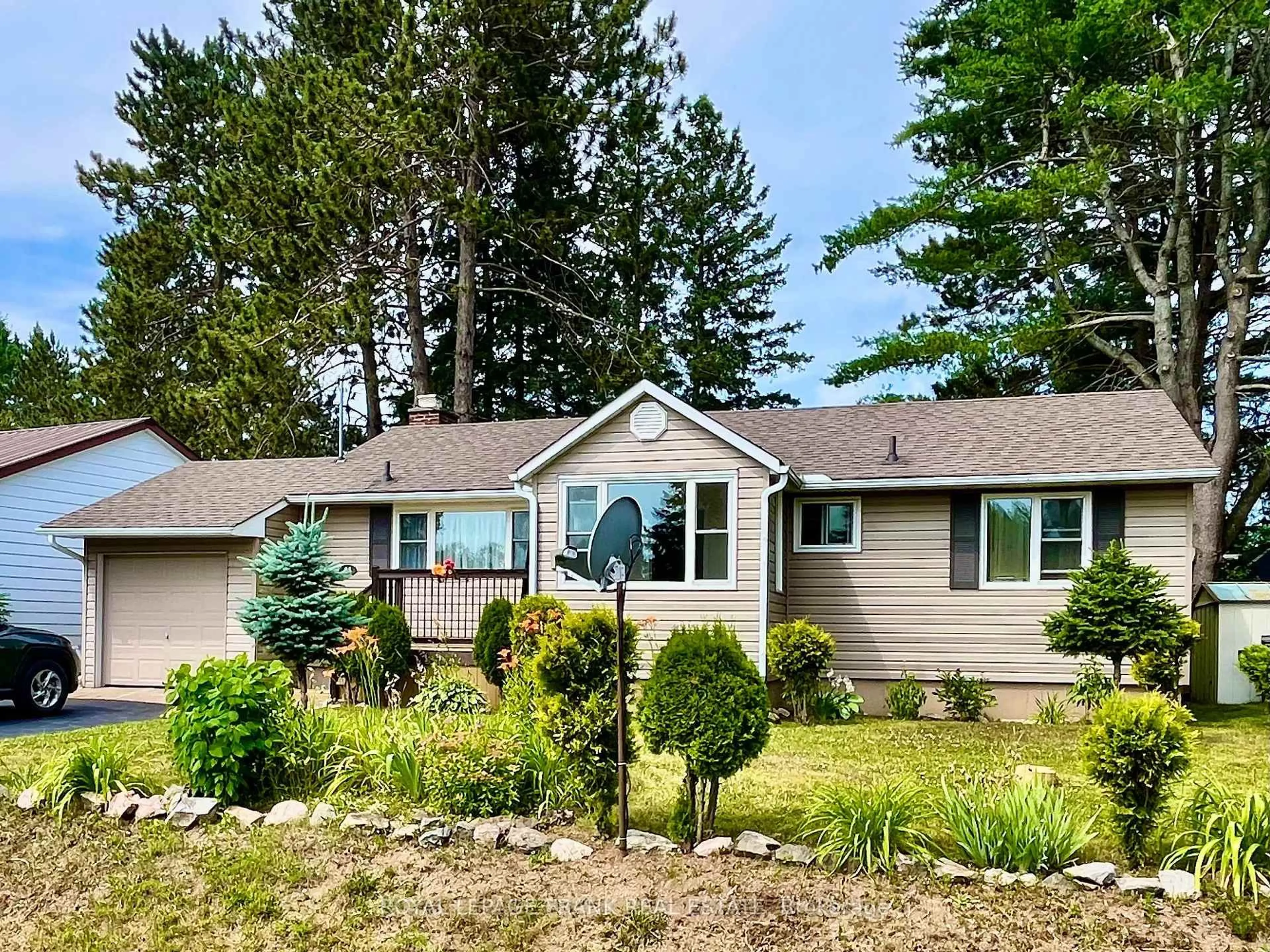 Home with vinyl exterior material, unknown for 44 Hemlock St, Highlands East Ontario K0L 1M0