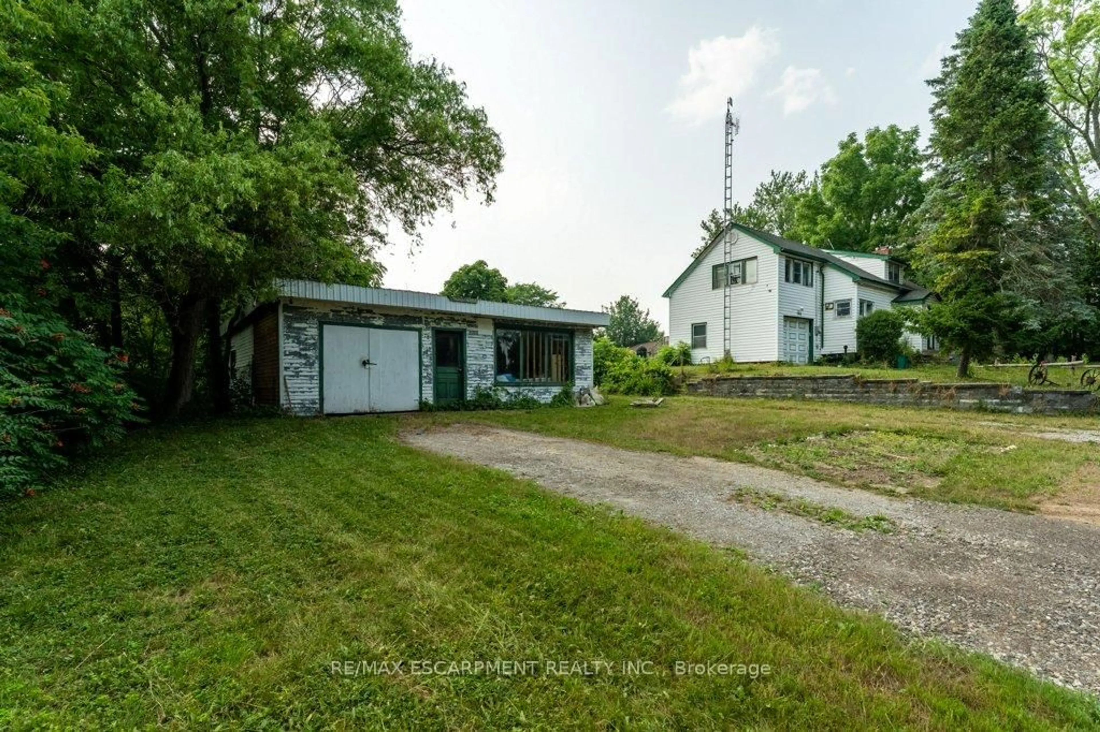 A pic from outside/outdoor area/front of a property/back of a property/a pic from drone, building for 2490 St Anns Rd, West Lincoln Ontario L0R 1Y0