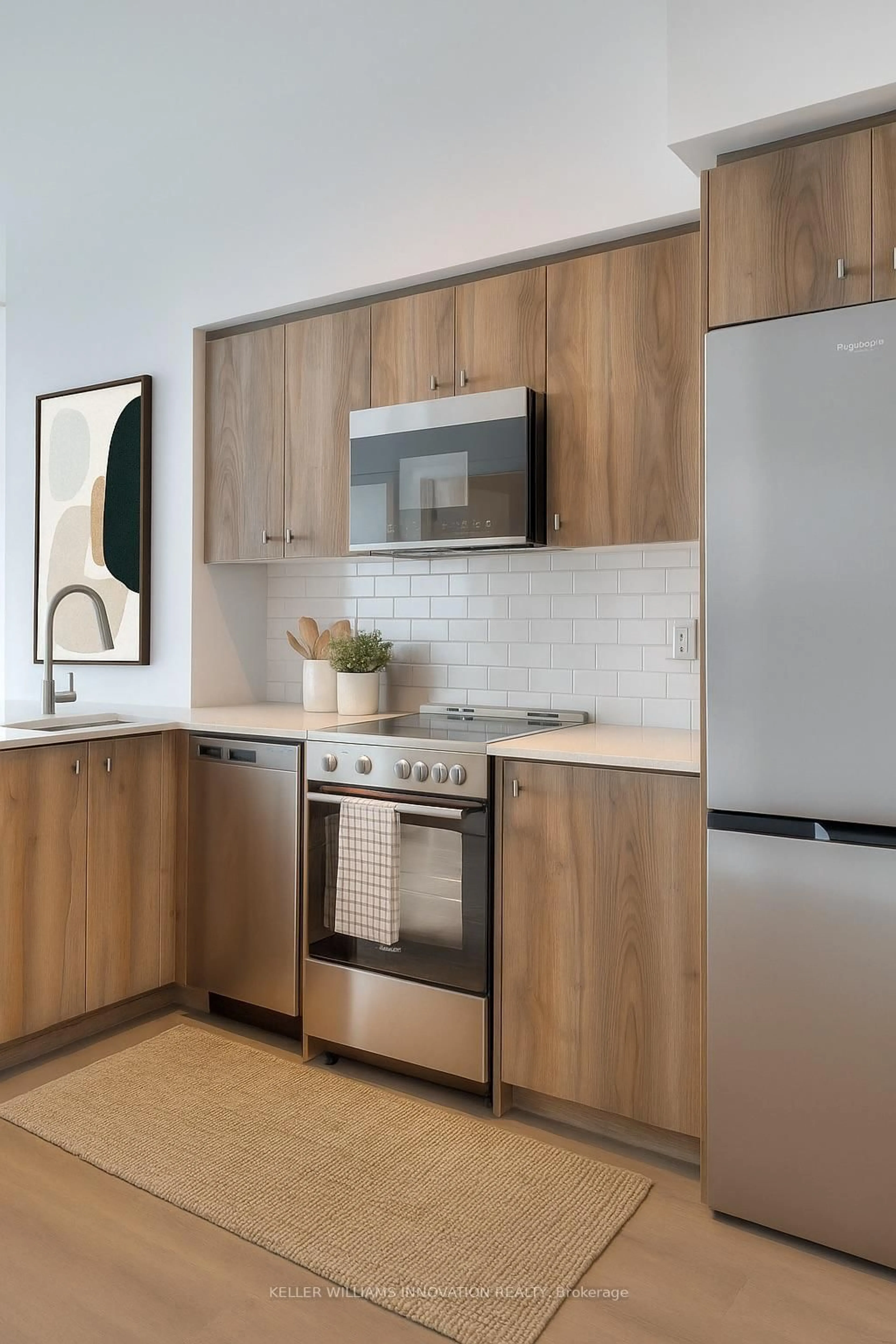 Standard kitchen, unknown for 607 King St #404, Kitchener Ontario N2G 2L5