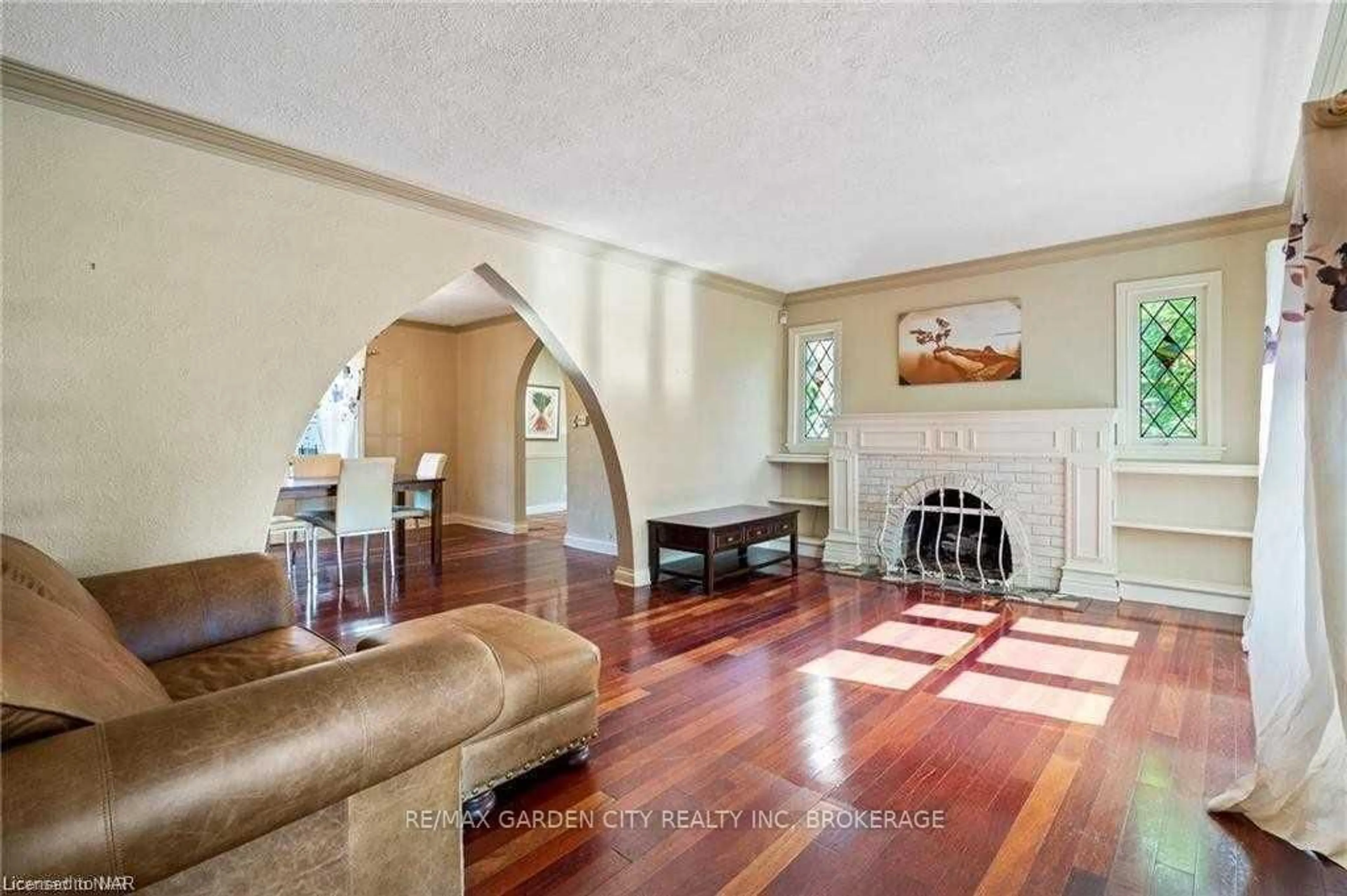 Living room with furniture, unknown for 46 MILDRED Ave, St. Catharines Ontario L2R 6J1