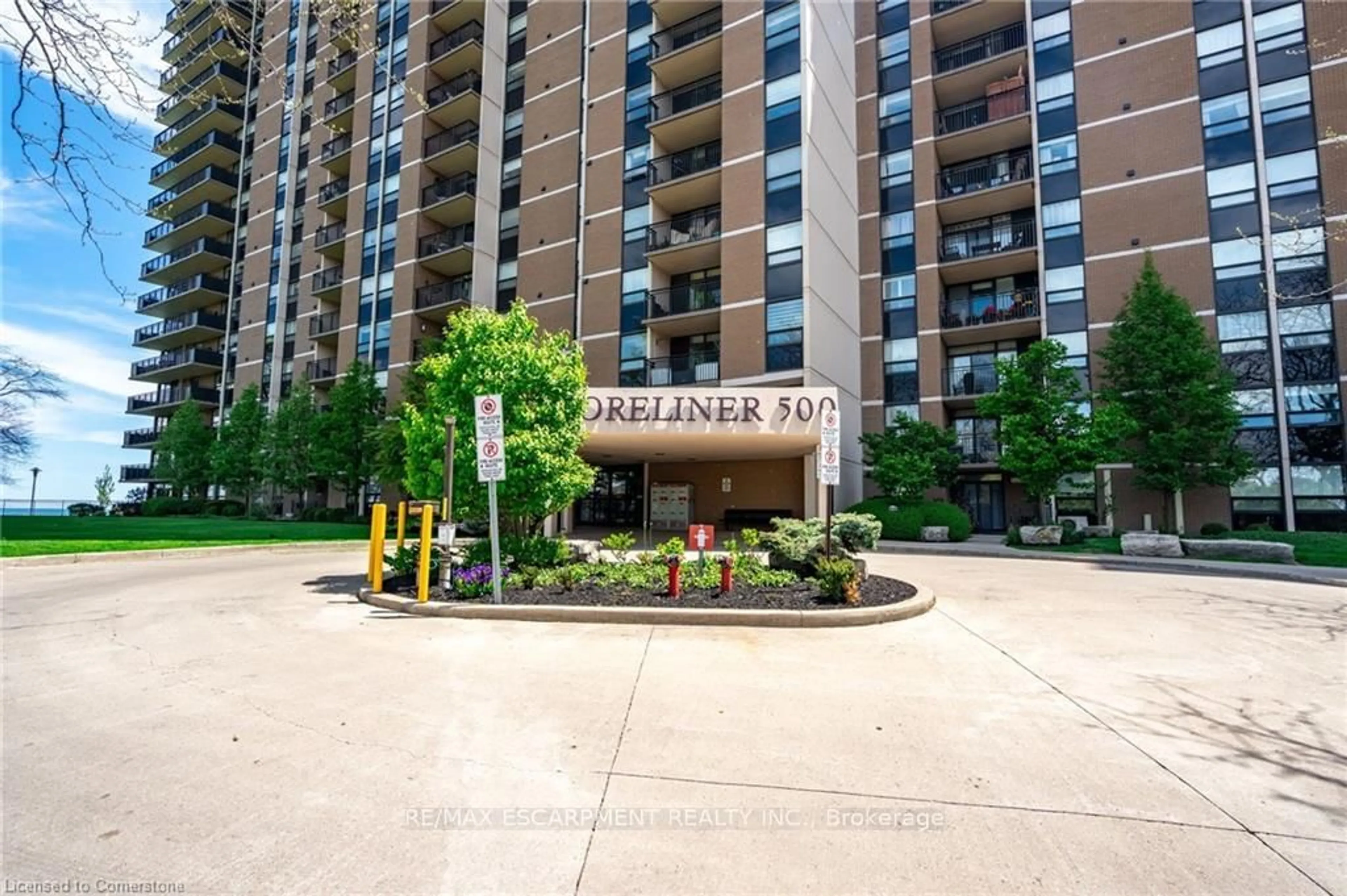 Indoor foyer for 500 Green Rd #1207, Hamilton Ontario L8E 3M6
