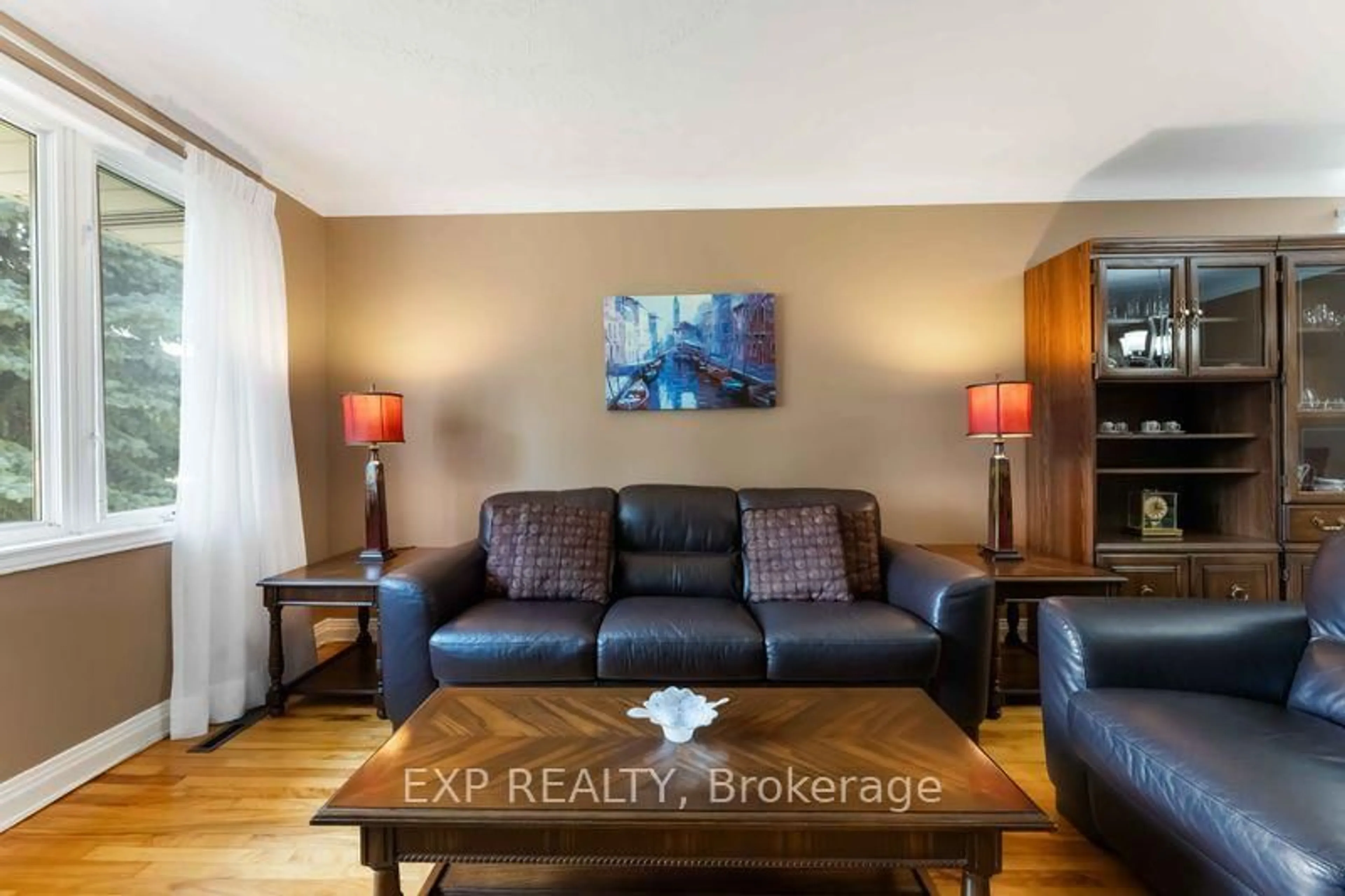 Living room with furniture, unknown for 6 Lyall St, Ottawa Ontario K2E 5G6