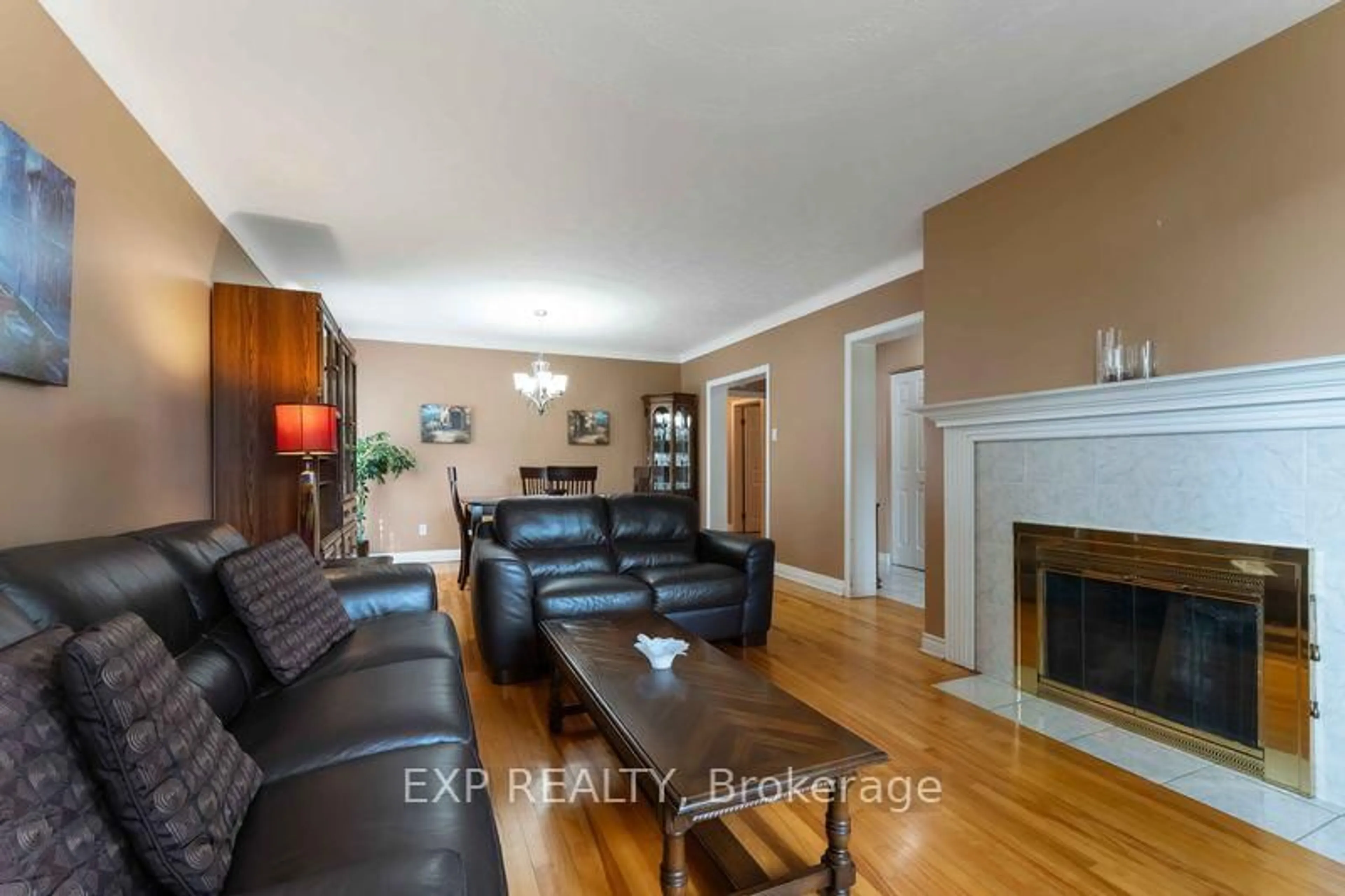 Living room with furniture, wood/laminate floor for 6 Lyall St, Ottawa Ontario K2E 5G6
