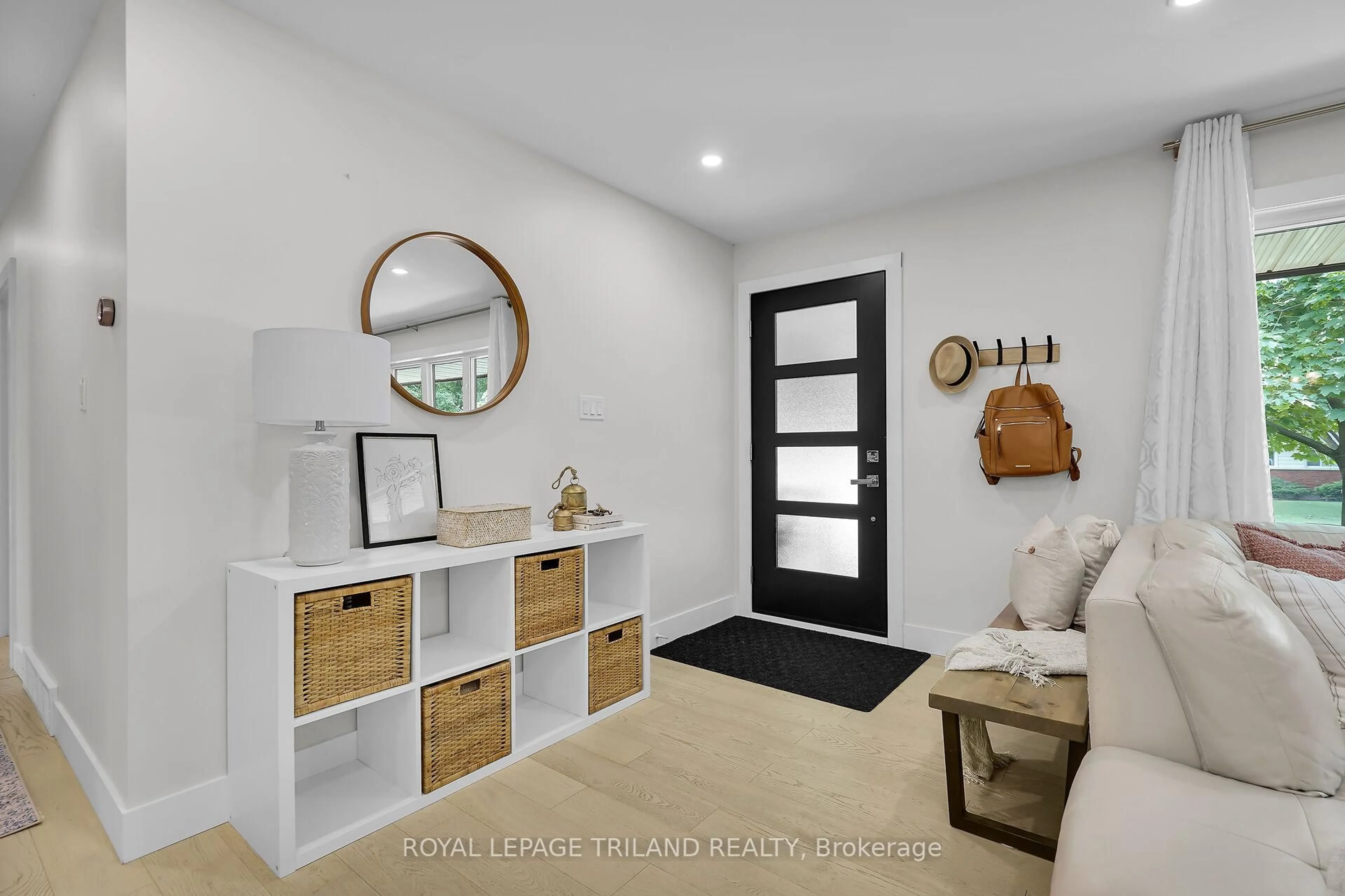 Indoor entryway for 74 Biscay Rd, London North Ontario N6H 3K9