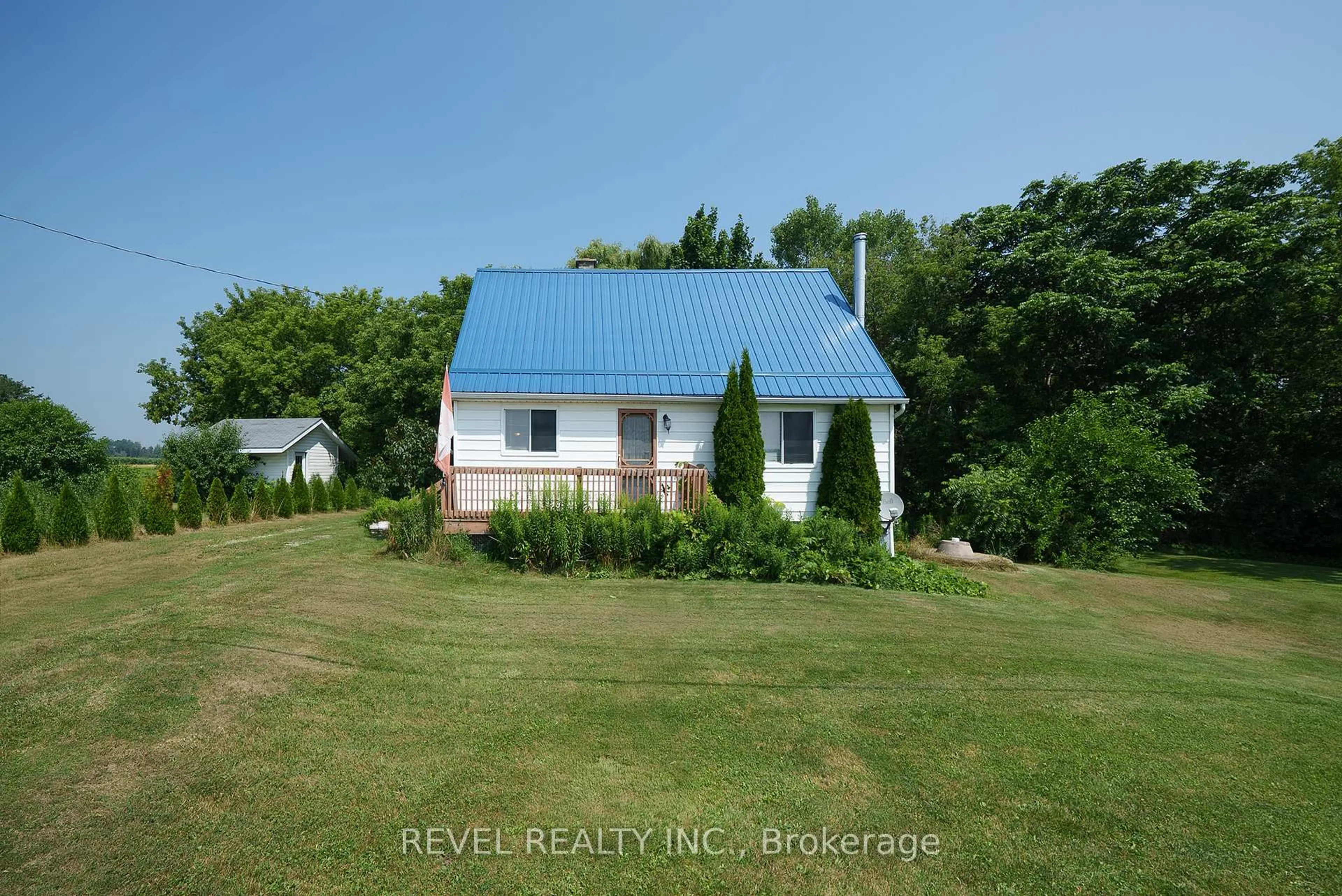 A pic from outside/outdoor area/front of a property/back of a property/a pic from drone, unknown for 699 Conc 6 Woodhouse, Norfolk Ontario N3Y 4K4