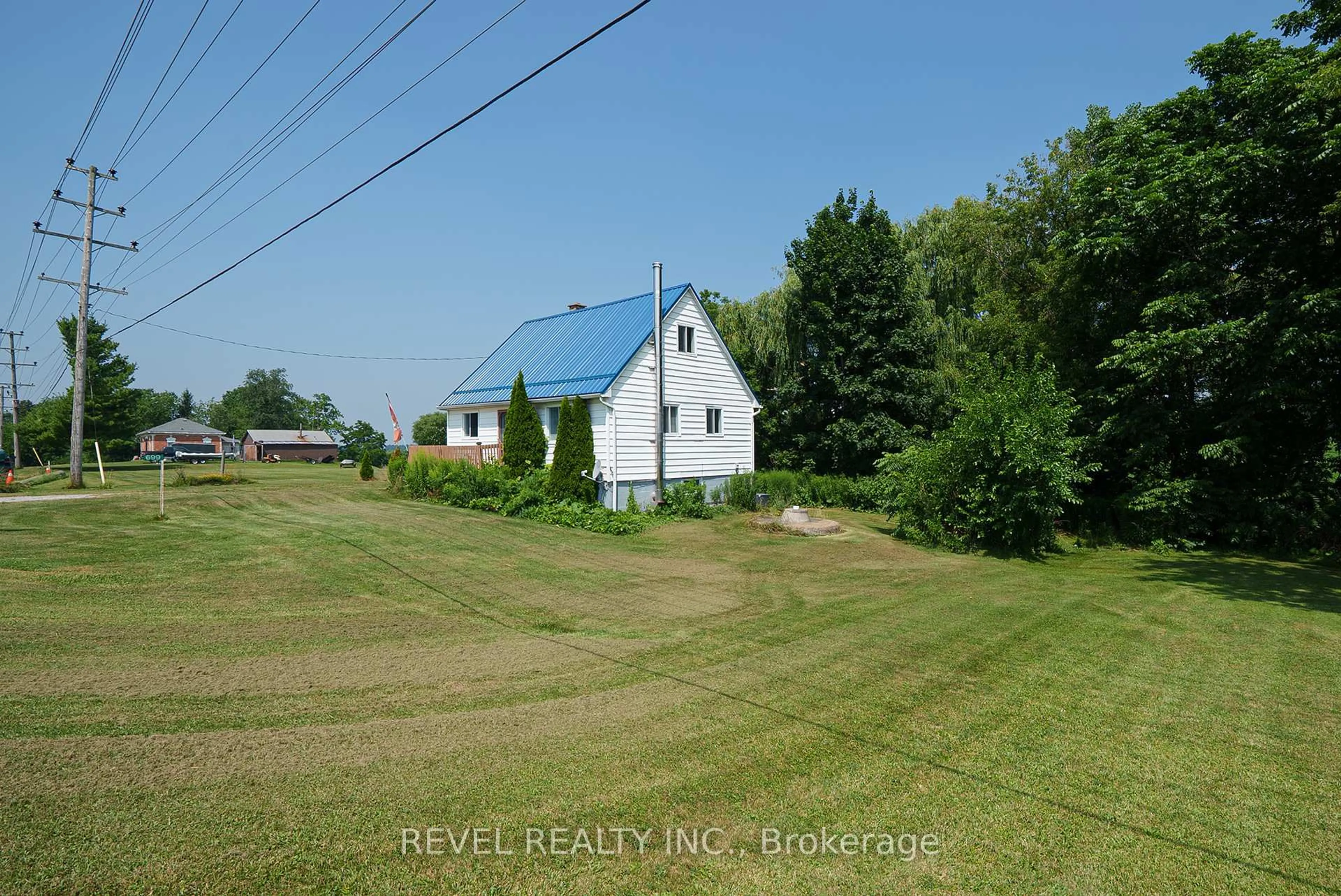 A pic from outside/outdoor area/front of a property/back of a property/a pic from drone, unknown for 699 Conc 6 Woodhouse, Norfolk Ontario N3Y 4K4