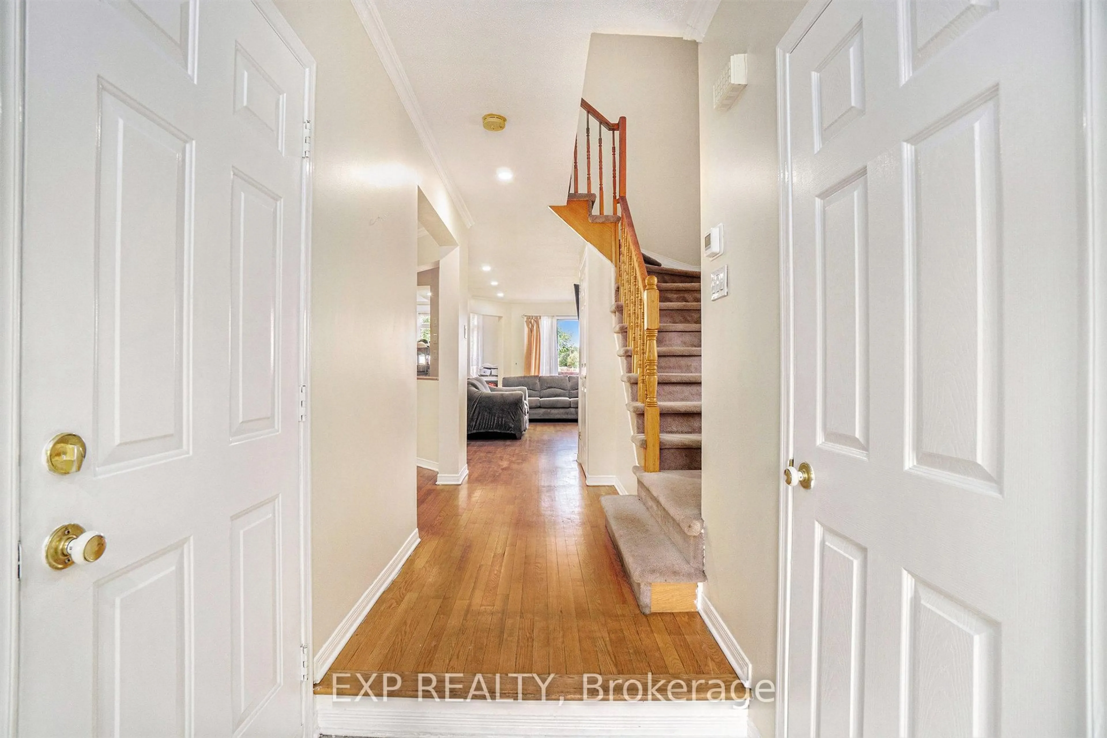 Indoor entryway for 77 Palmadeo Dr, Ottawa Ontario K2J 4Z4