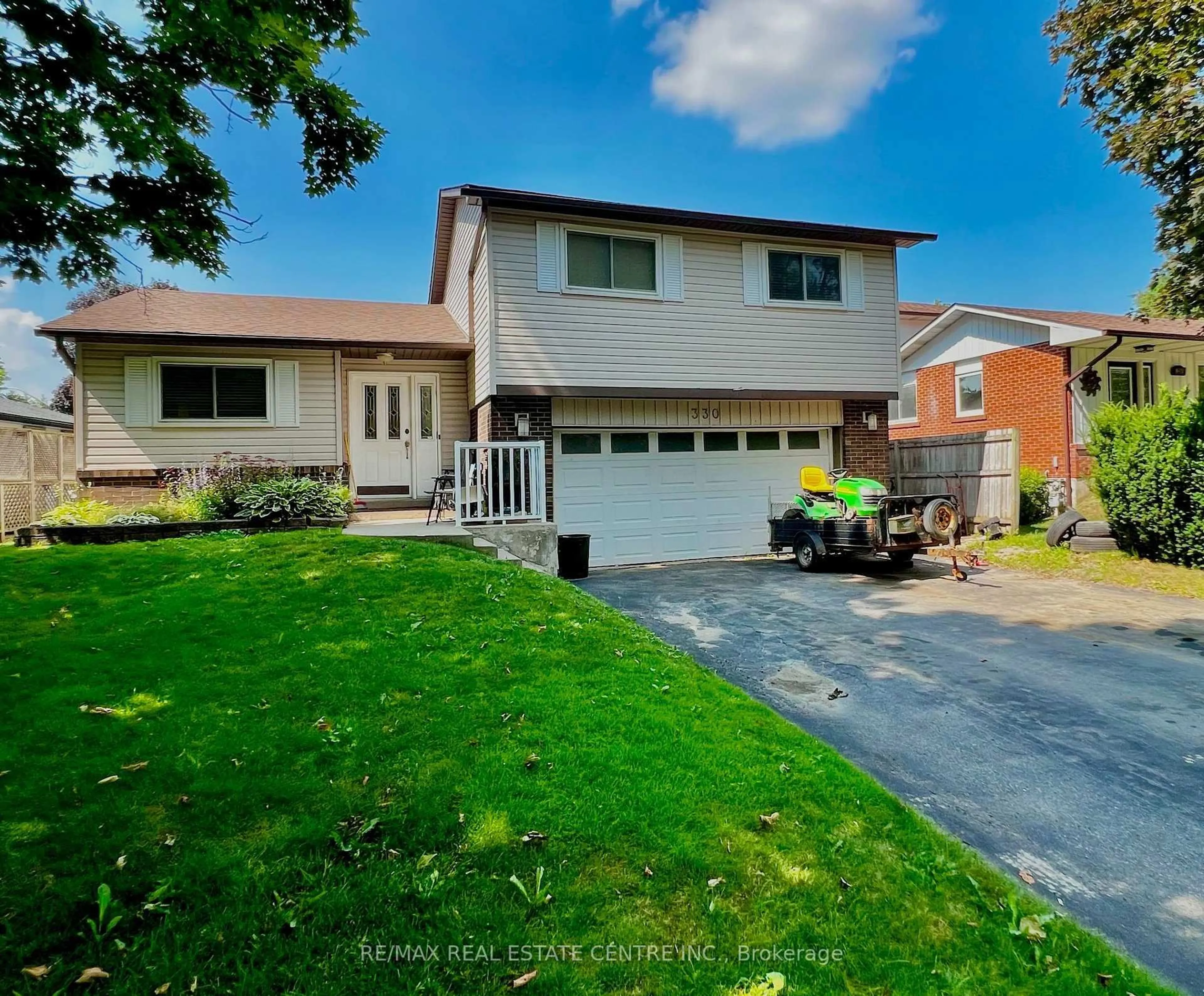 Home with vinyl exterior material, street for 330 Simon St, Shelburne Ontario L9V 2Y5