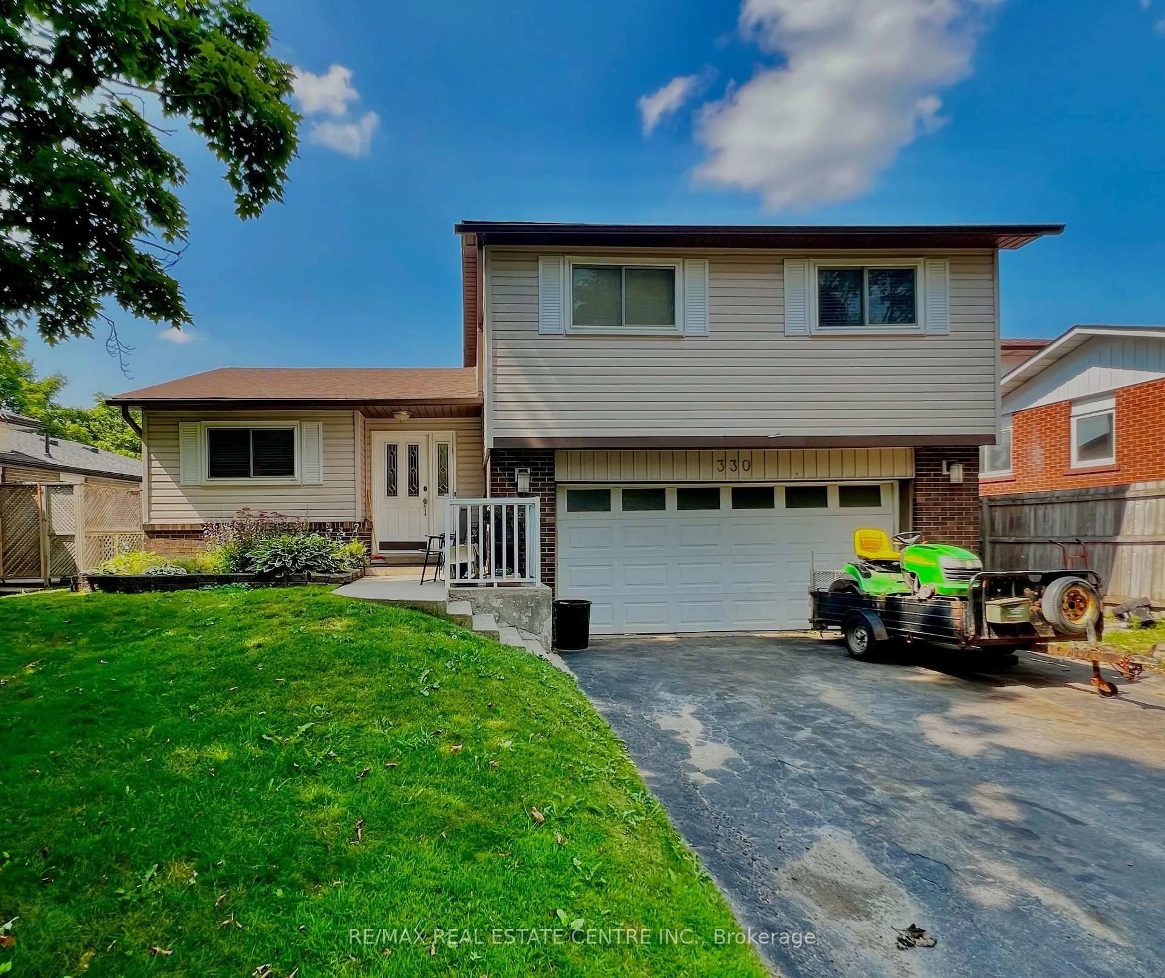 Home with vinyl exterior material, street for 330 Simon St, Shelburne Ontario L9V 2Y5