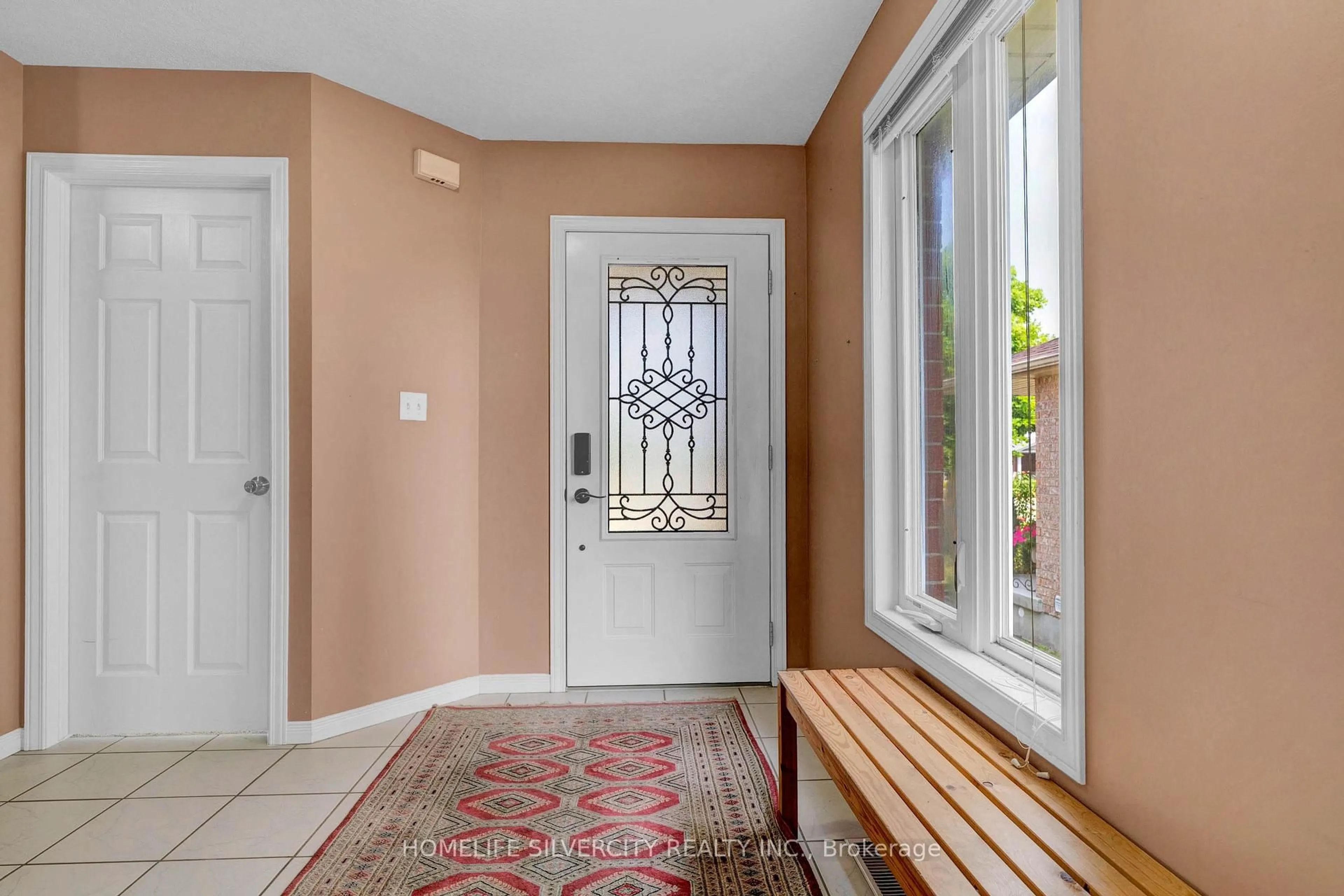 Indoor entryway for 276 Watson Pkwy, Guelph Ontario N1E 7J5
