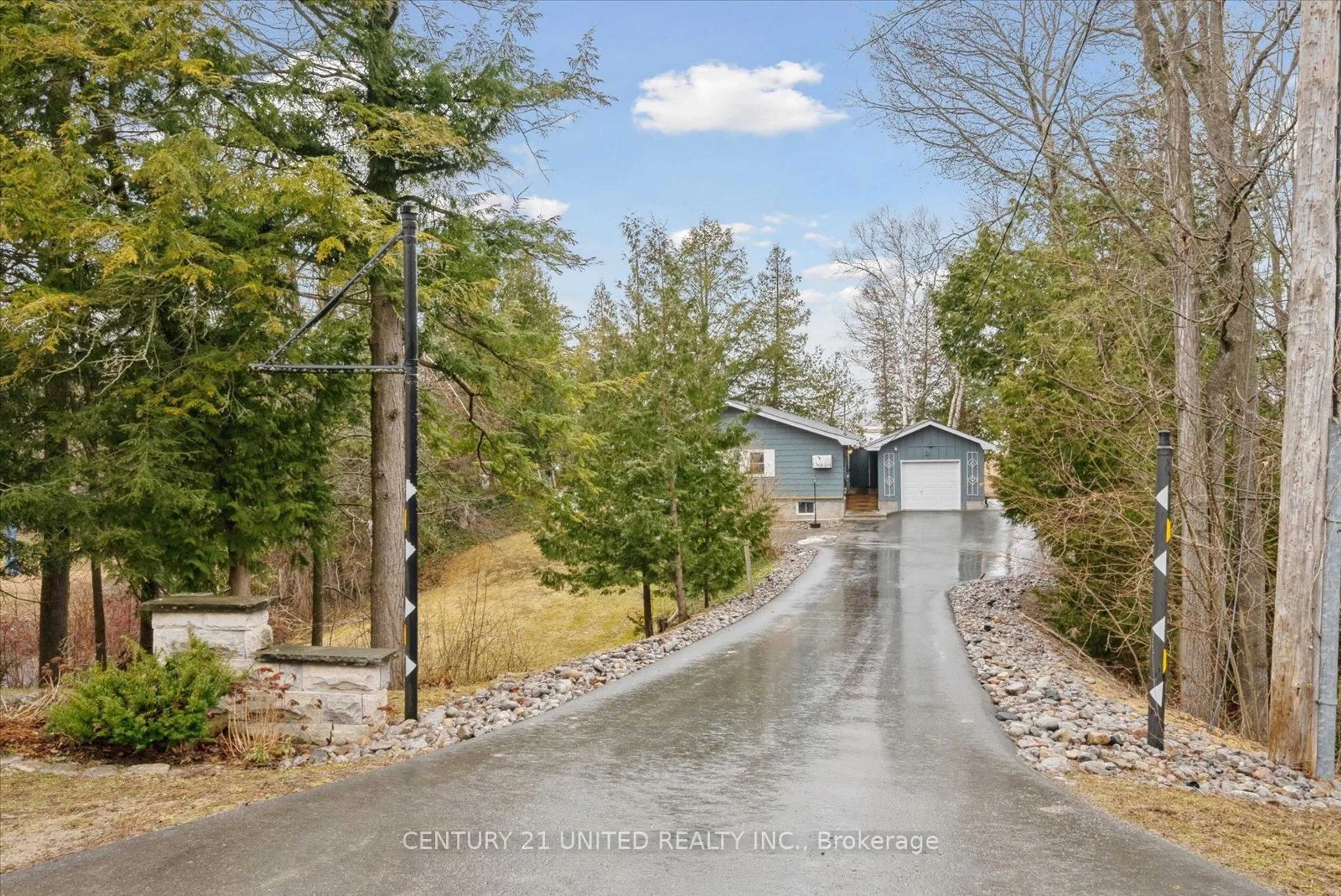 A pic from outside/outdoor area/front of a property/back of a property/a pic from drone, street for 52 Birch Point Dr, Kawartha Lakes Ontario K0L 1T0