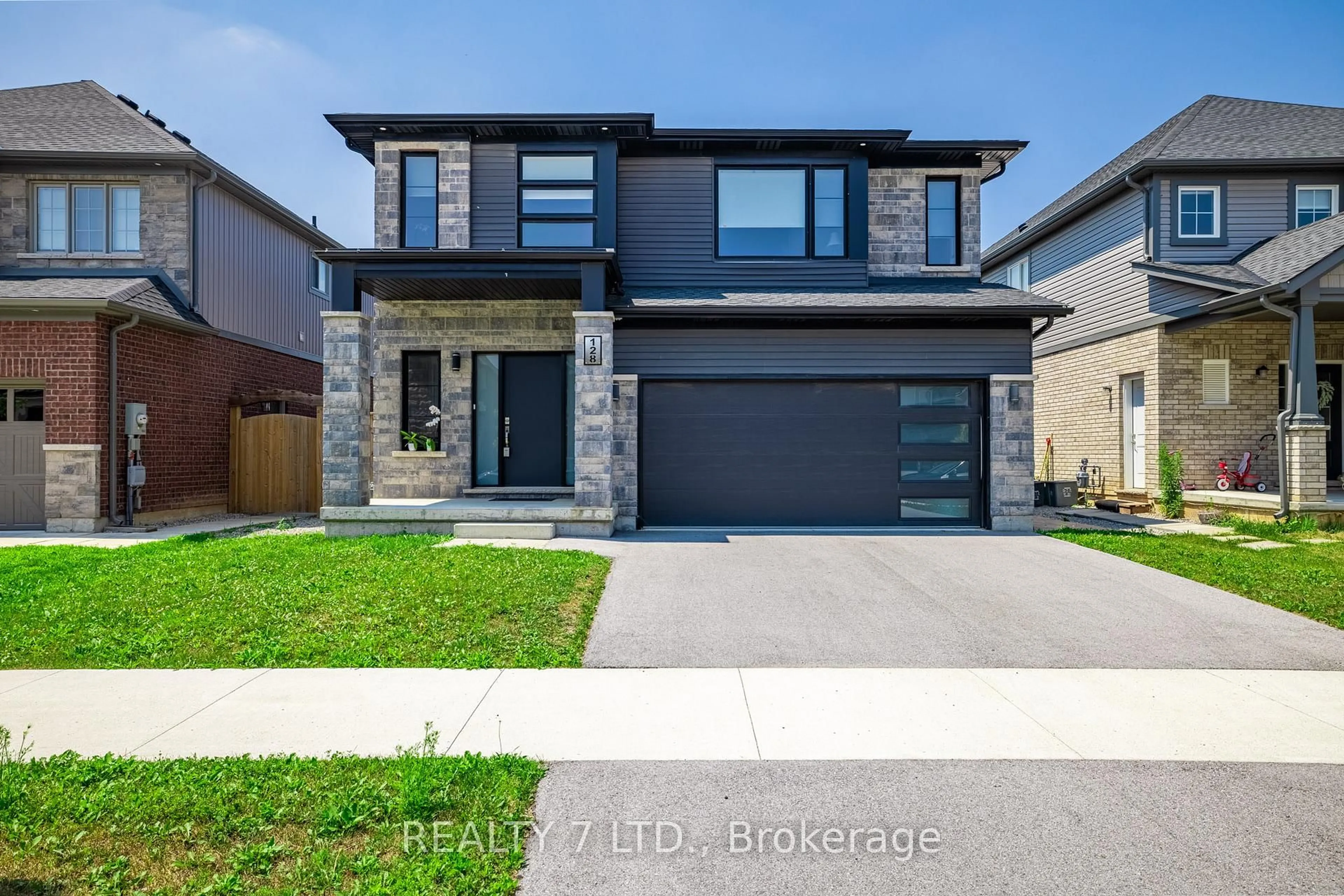Home with brick exterior material, street for 128 Susan Dr, Pelham Ontario L0S 1E6
